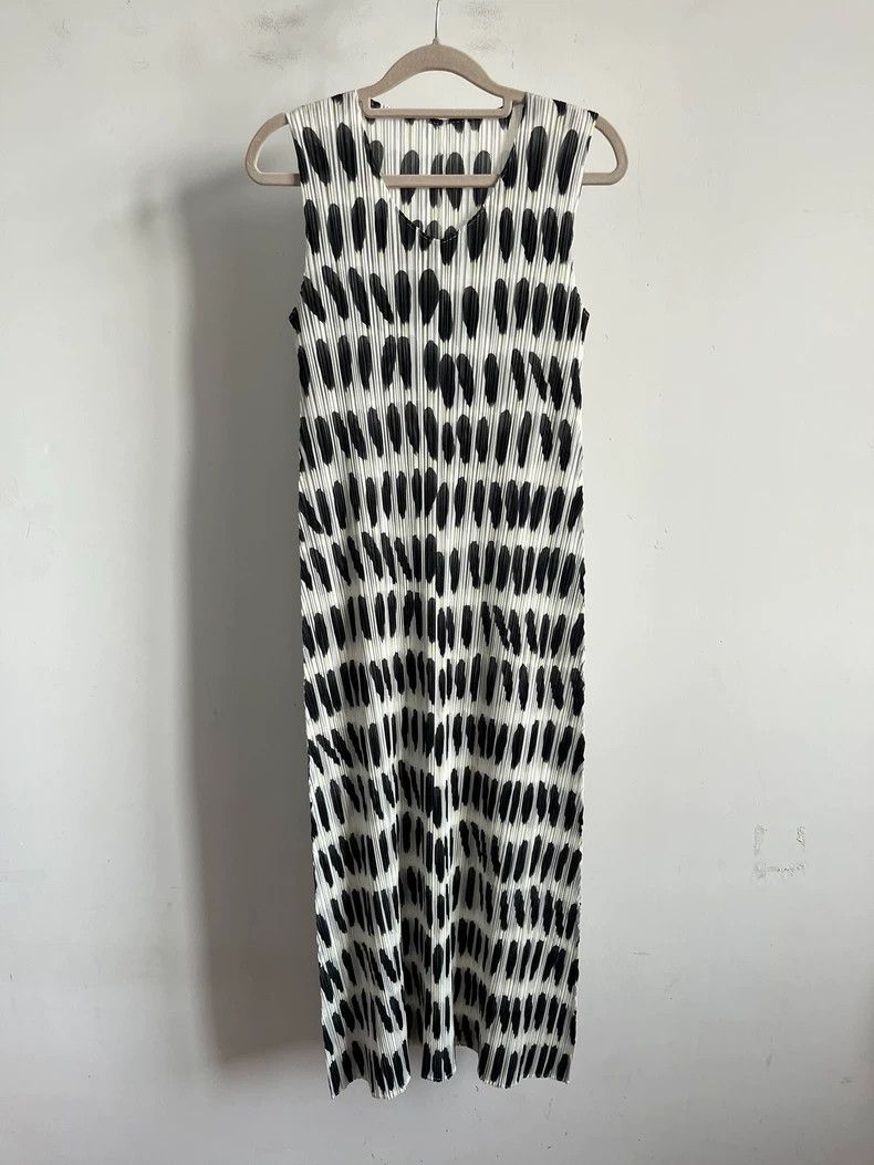 Issey Miyake JH222 Feather Sleeveless Top - dmc