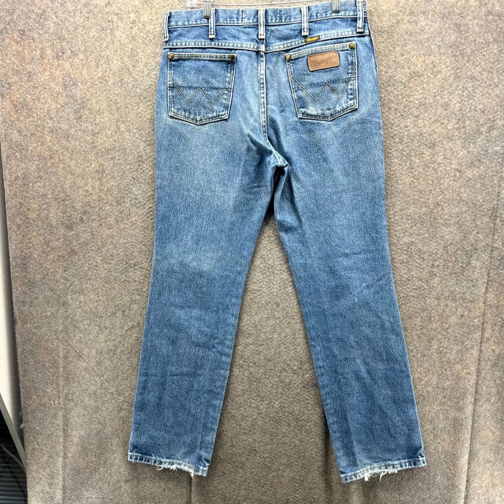 Wrangler Wrangler Jeans Mens 33x32 Denim Cowboy Cut 936 Slim USA Vintage Light Blue 5-Pocket Cowboy Wrangler Cowboy Cut Mens Jeans Size 33 Regular Fit White? Size US 33 - 2 Thumbnail