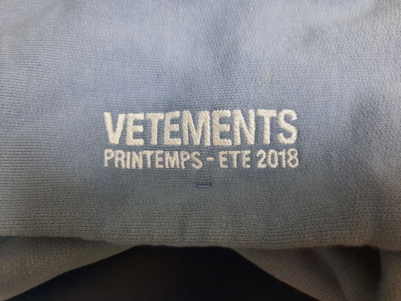 Vetements SS18 Unicorn Rainbow Hoodie Size US M / EU 48-50 / 2 - 5 Thumbnail