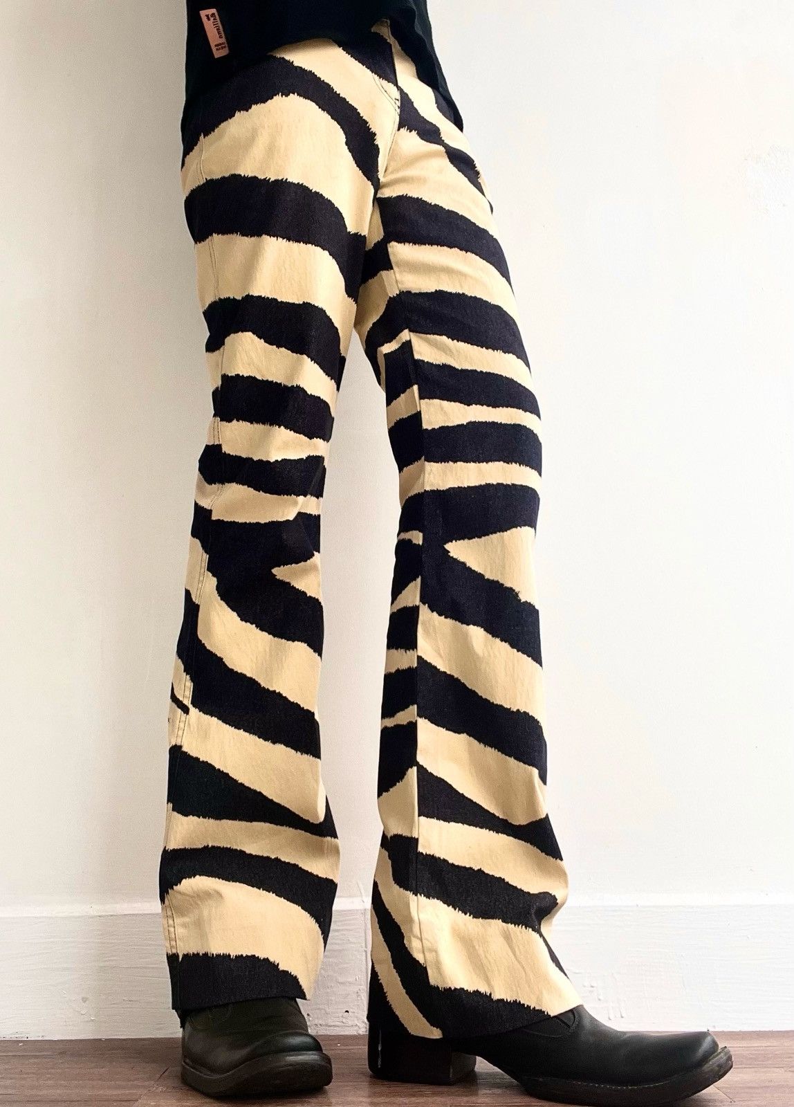 Moschino 00s Moschino Zebra Flared Pants Size US 30 / EU 46 - 1 Thumbnail