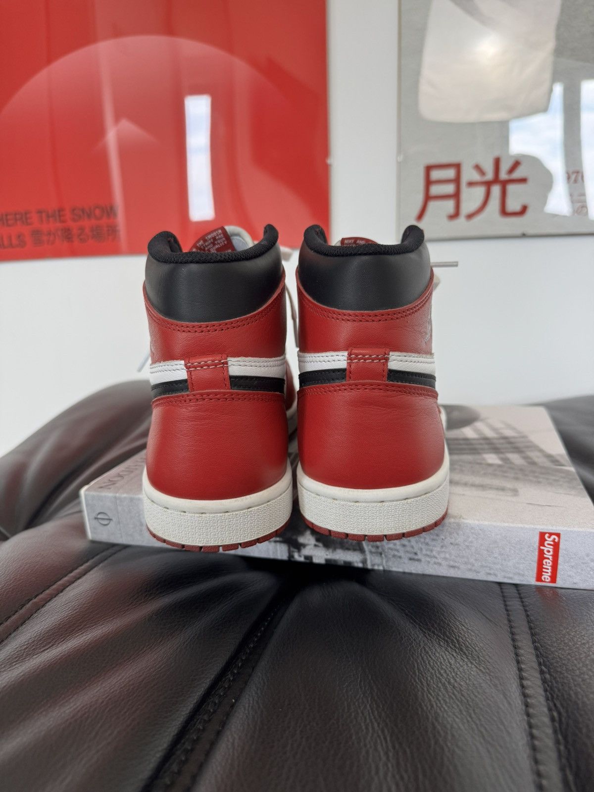 Nike Nike Air Jordan 1 High Chicago 2015 Hype Sneakers Last Dance Size US 7.5 / EU 40-41 - 4 Thumbnail