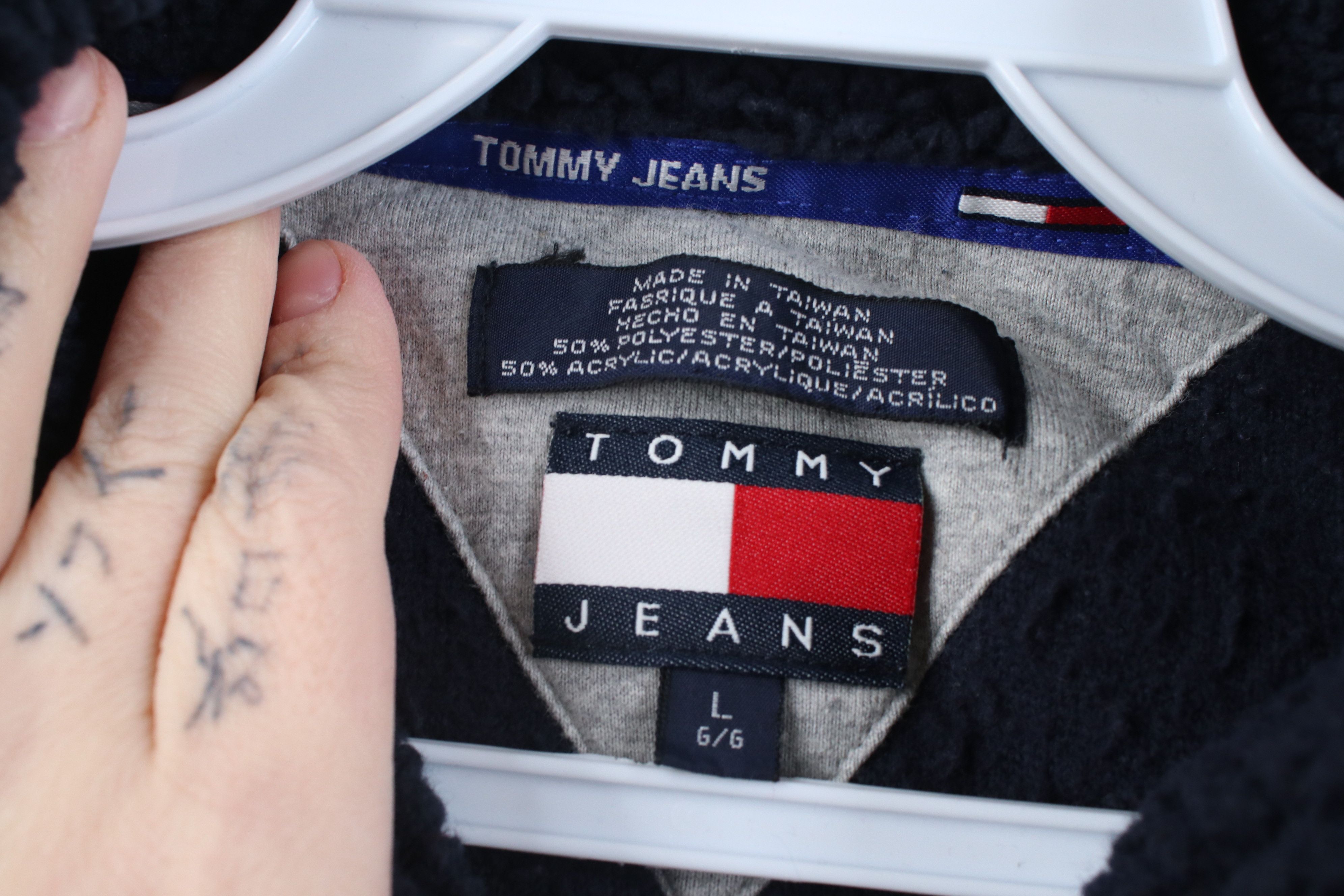 Tommy Hilfiger Vintage 90s Tommy Hilfiger Deep Pile Fleece 1/4 Zip Sweater Size US L / EU 52-54 / 3 - 9 Thumbnail