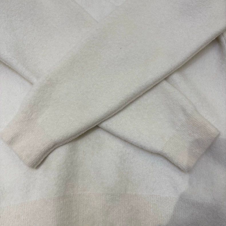Louis Vuitton Louis Vuitton 25 New Beige 3D Embossed Logo Cashmere Knitt Size US M / EU 48-50 / 2 - 6 Thumbnail