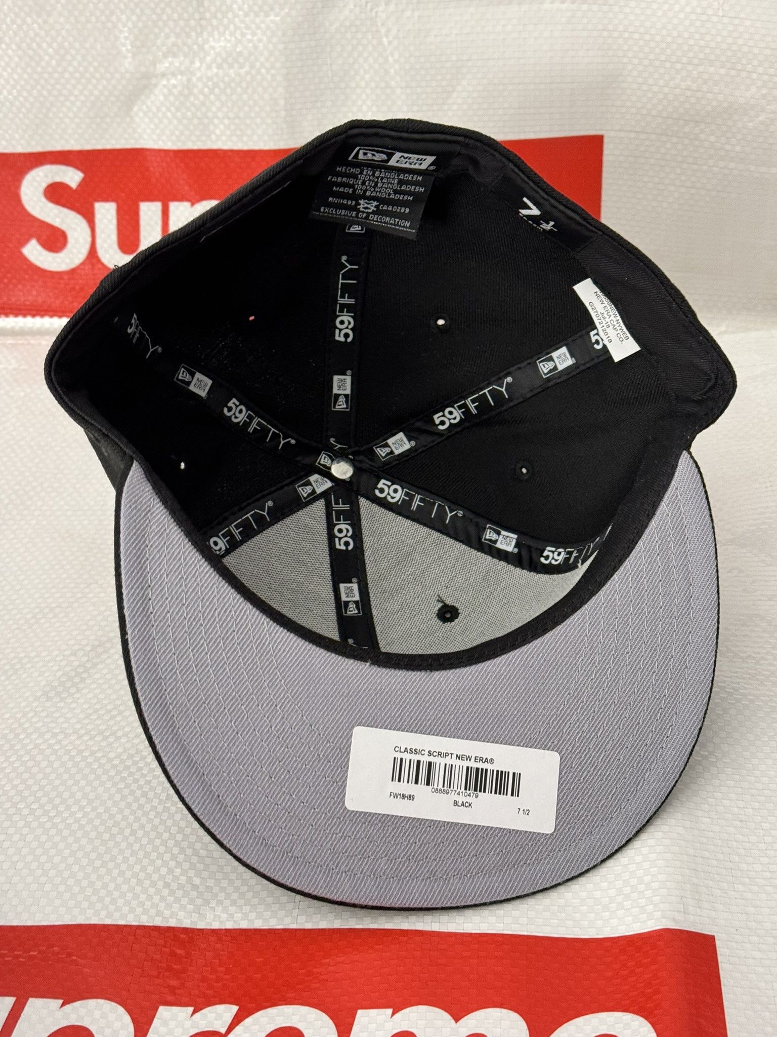 Supreme Classic Script New Era Cap Black hat 7 1/2