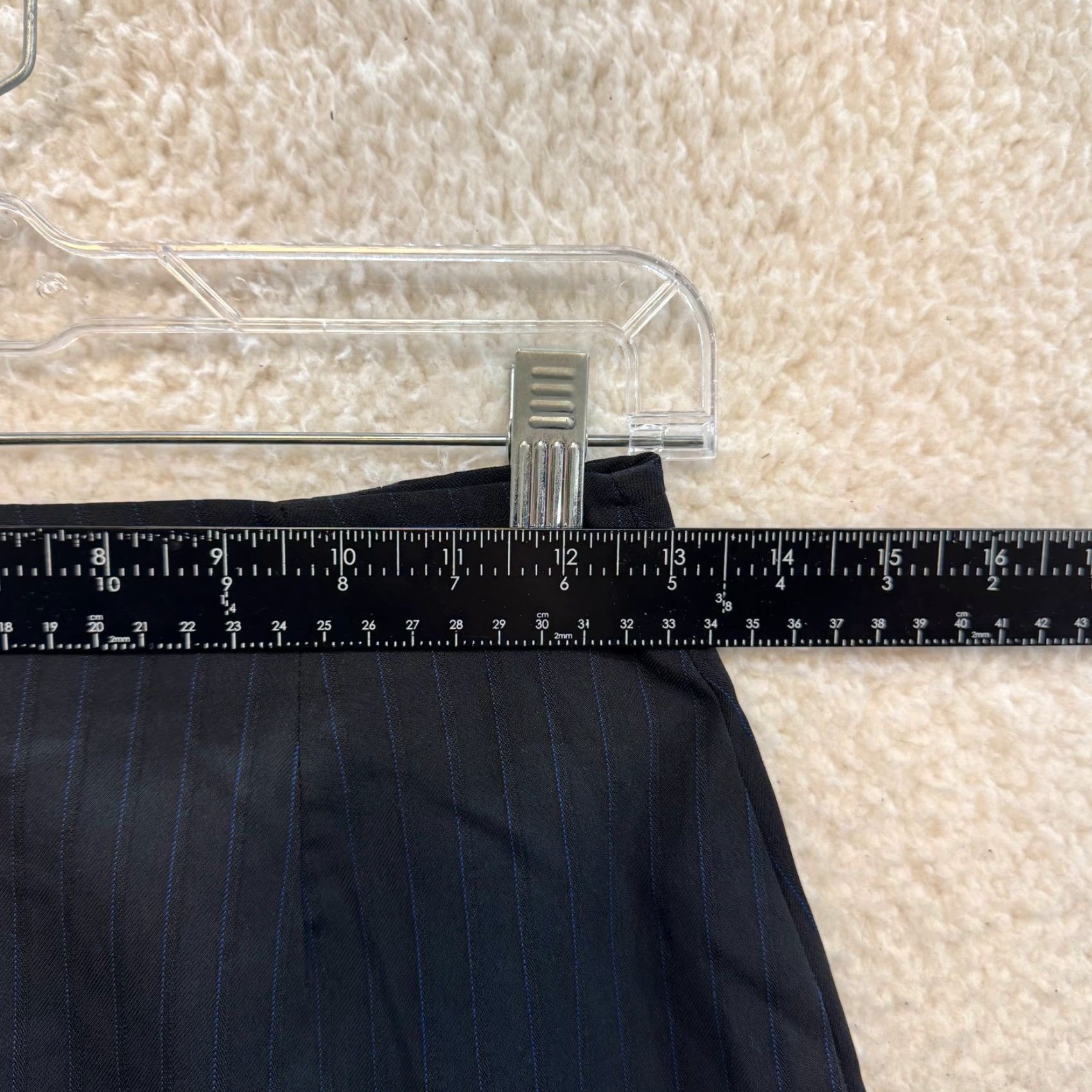 Vintage VINTAGE 90s Y2K Black Pinstripe Mini Skirt - Office Siren - Women 0/2, 24/25, Regular Size 26" / US 2 / IT 38 - 4 Thumbnail