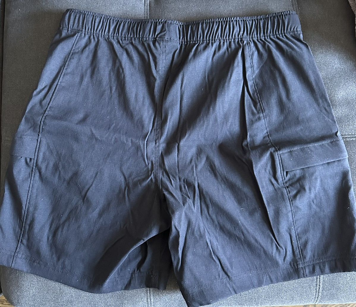 The North Face The North Face Navy Shorts Size US 32 / EU 48 - 2 Thumbnail