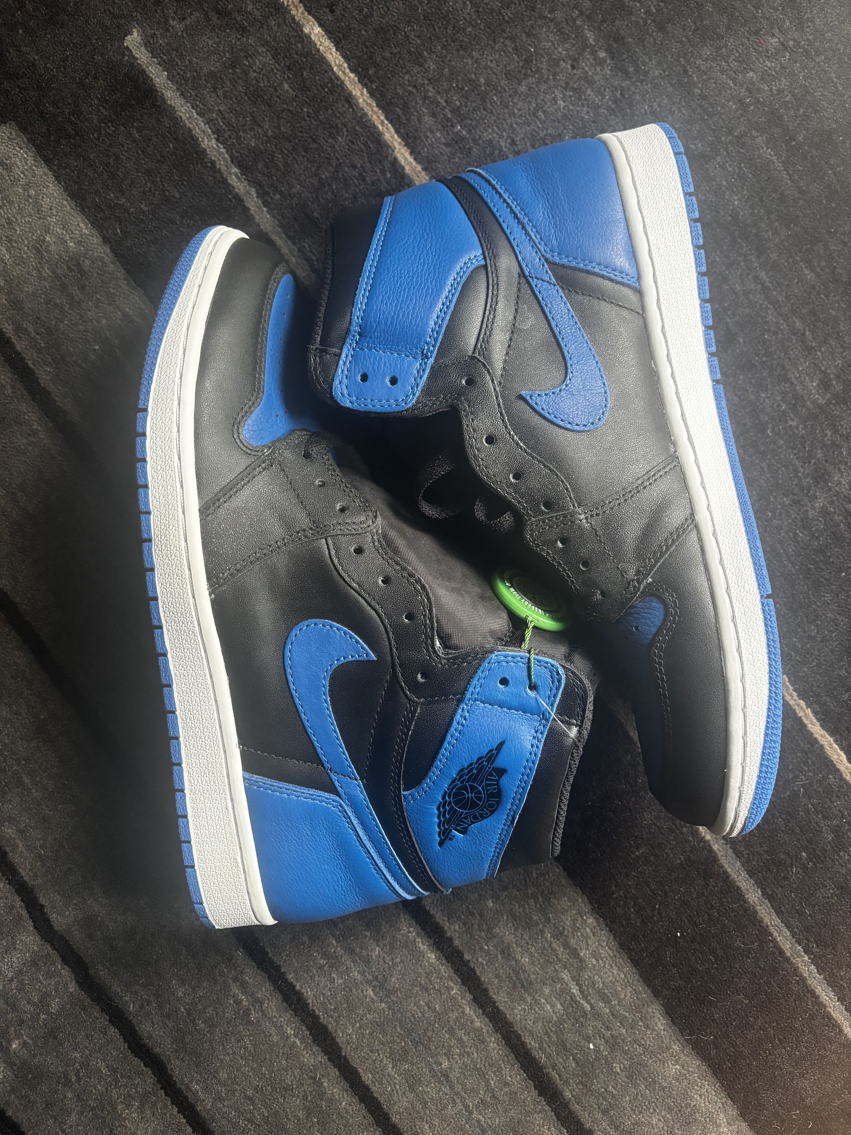 Jordan Brand Nike Air Jordan 1 Retro High OG Royal 2017 US10.5/EU44.5 Size US 10.5 / EU 43-44 - 4 Thumbnail
