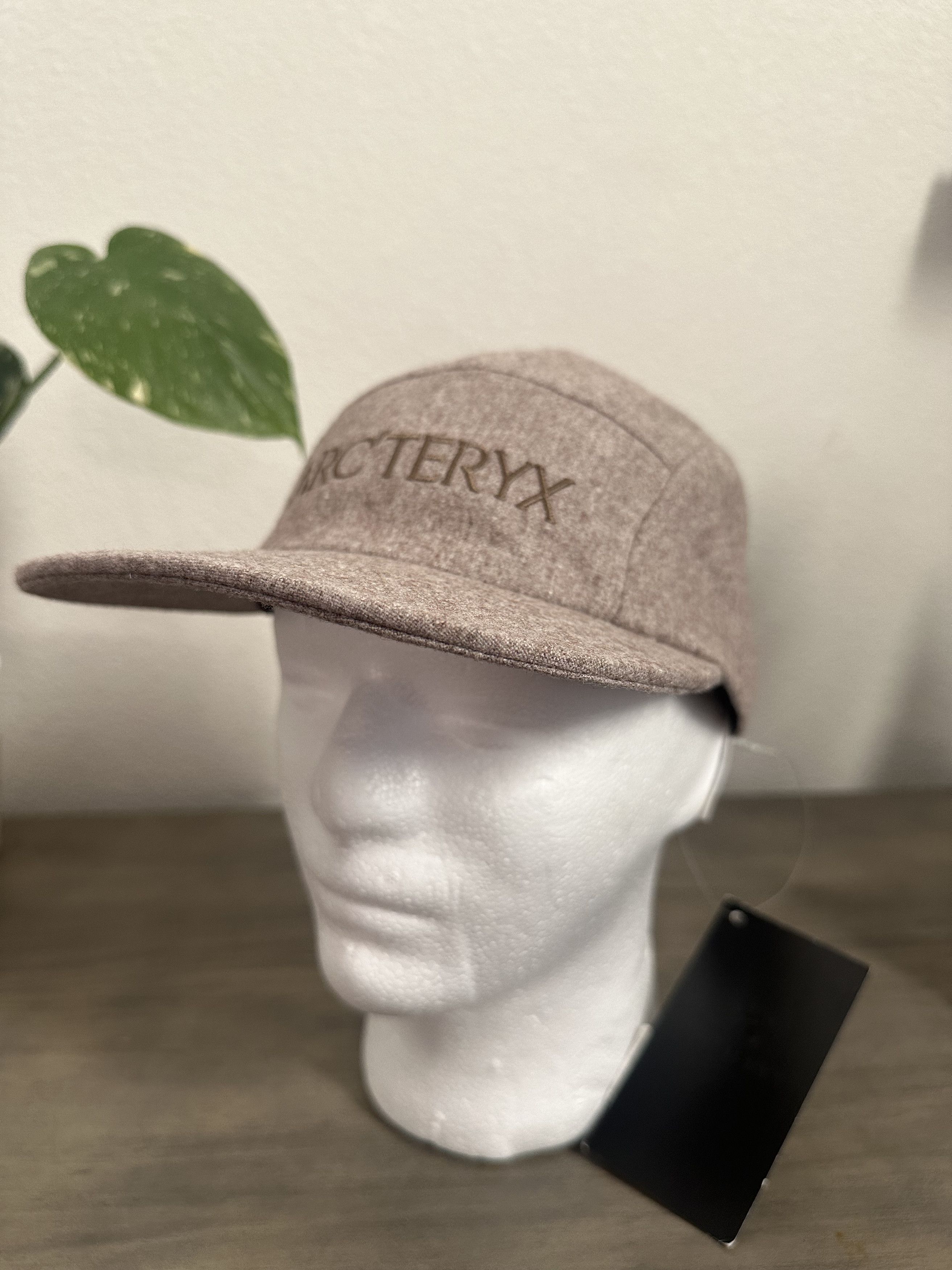 Arc'teryx Arcteryx 5 panel wool hat adjustable ones size tan cream Size ONE SIZE - 2 Thumbnail