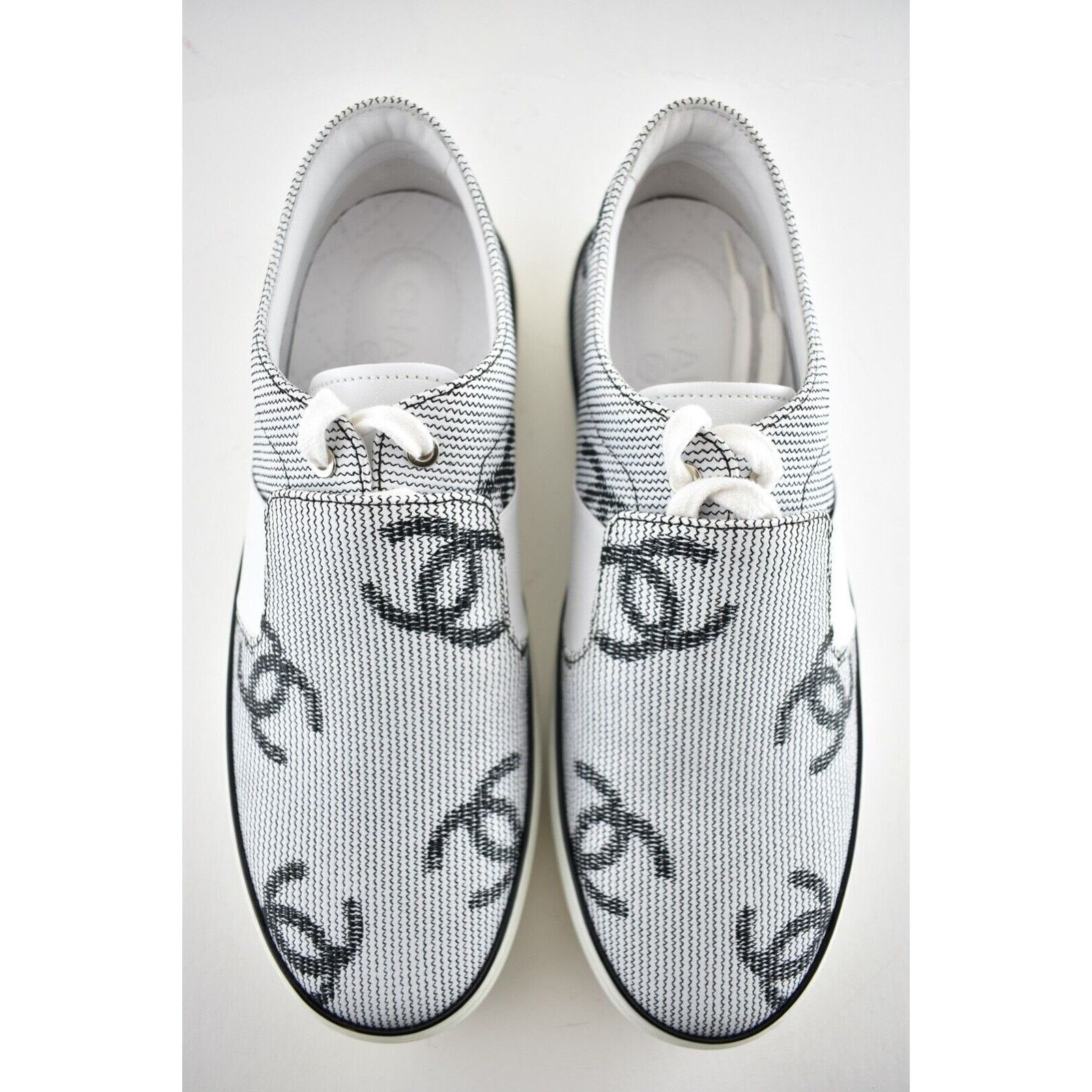Chanel 18P CC Slip On Lace Up Tie Flat Runner Trainer Sneaker 38.5 Size US 8.5 / IT 38.5 - 6 Thumbnail