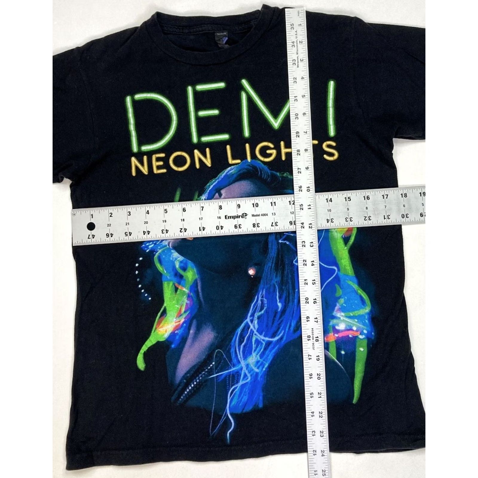 Tultex Demi Lovato Neon Lights Tour 2014 Graphic T-shirt Women Small Black Music Size S / US 4 / IT 40 - 6 Thumbnail