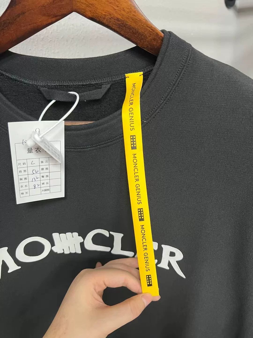 Moncler moncler logo sweatshirt in black color Size US L / EU 52-54 / 3 - 3 Thumbnail