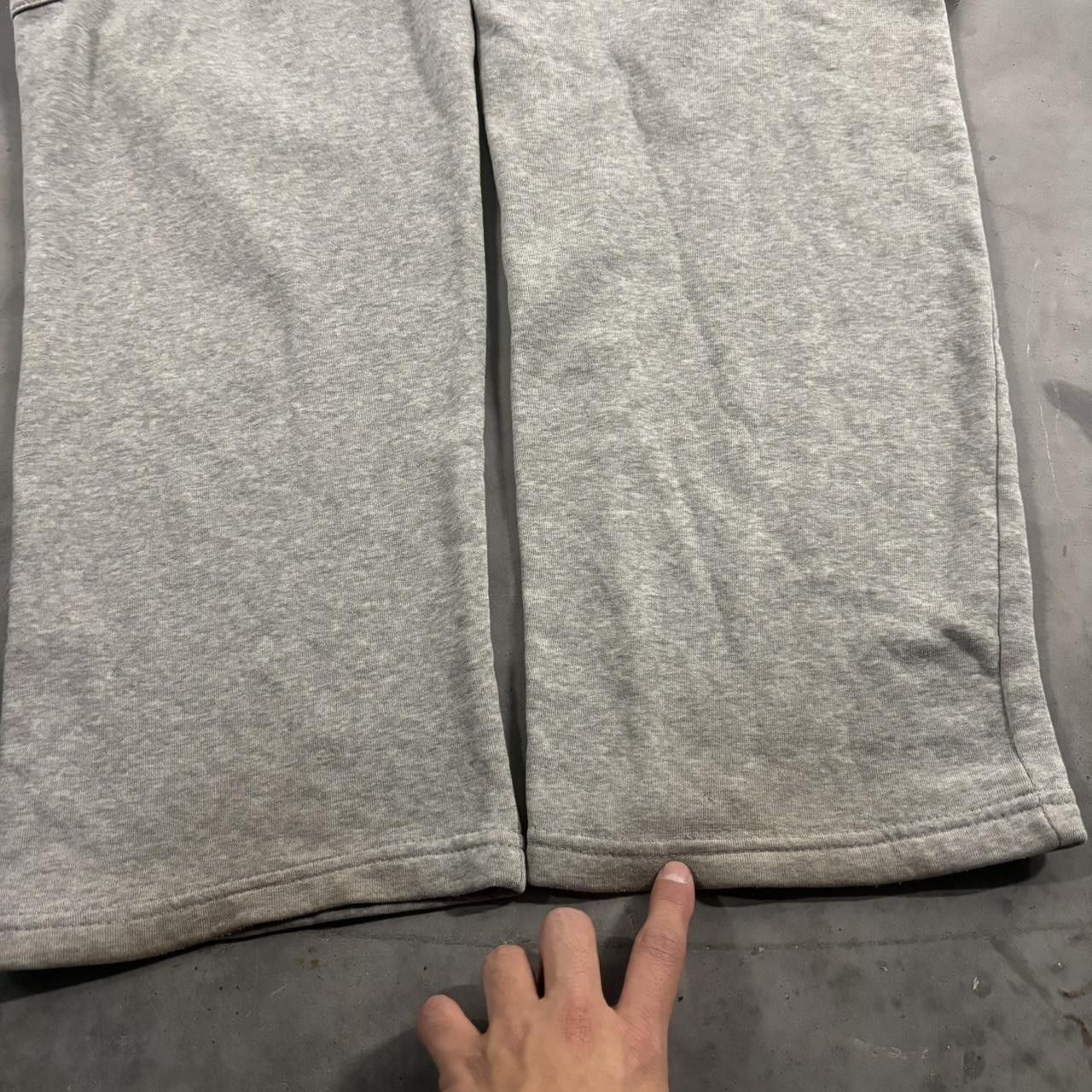 Vintage Crazy Vintage Y2K/2000s Baggy Light Grey Cargo Essential Sweatpants! Size L Size US 34 / EU 50 - 8 Thumbnail