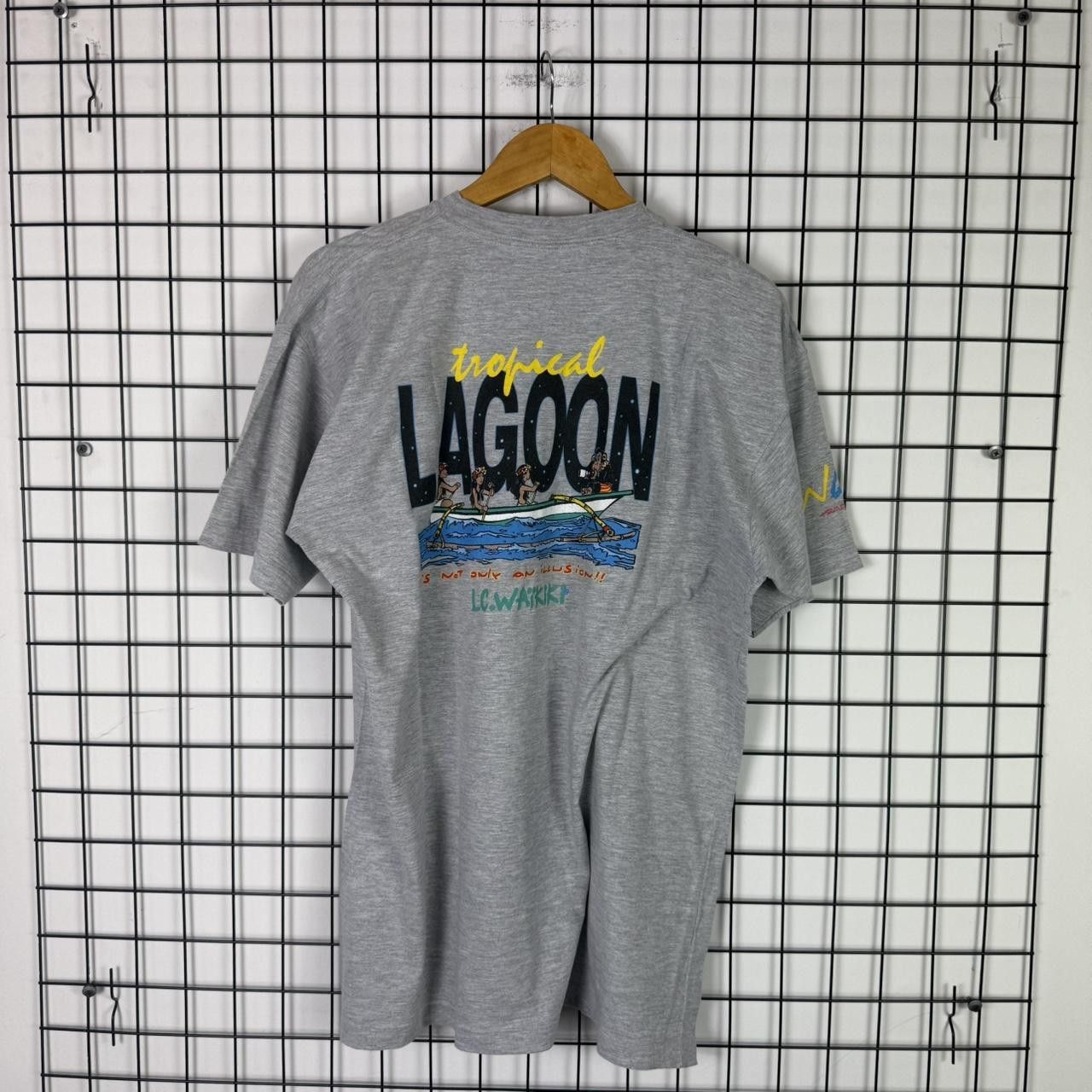 Vintage Graphic Tee Lagoon Vintage T shirt Spellout 90s Size US L / EU 52-54 / 3 - 1 Thumbnail