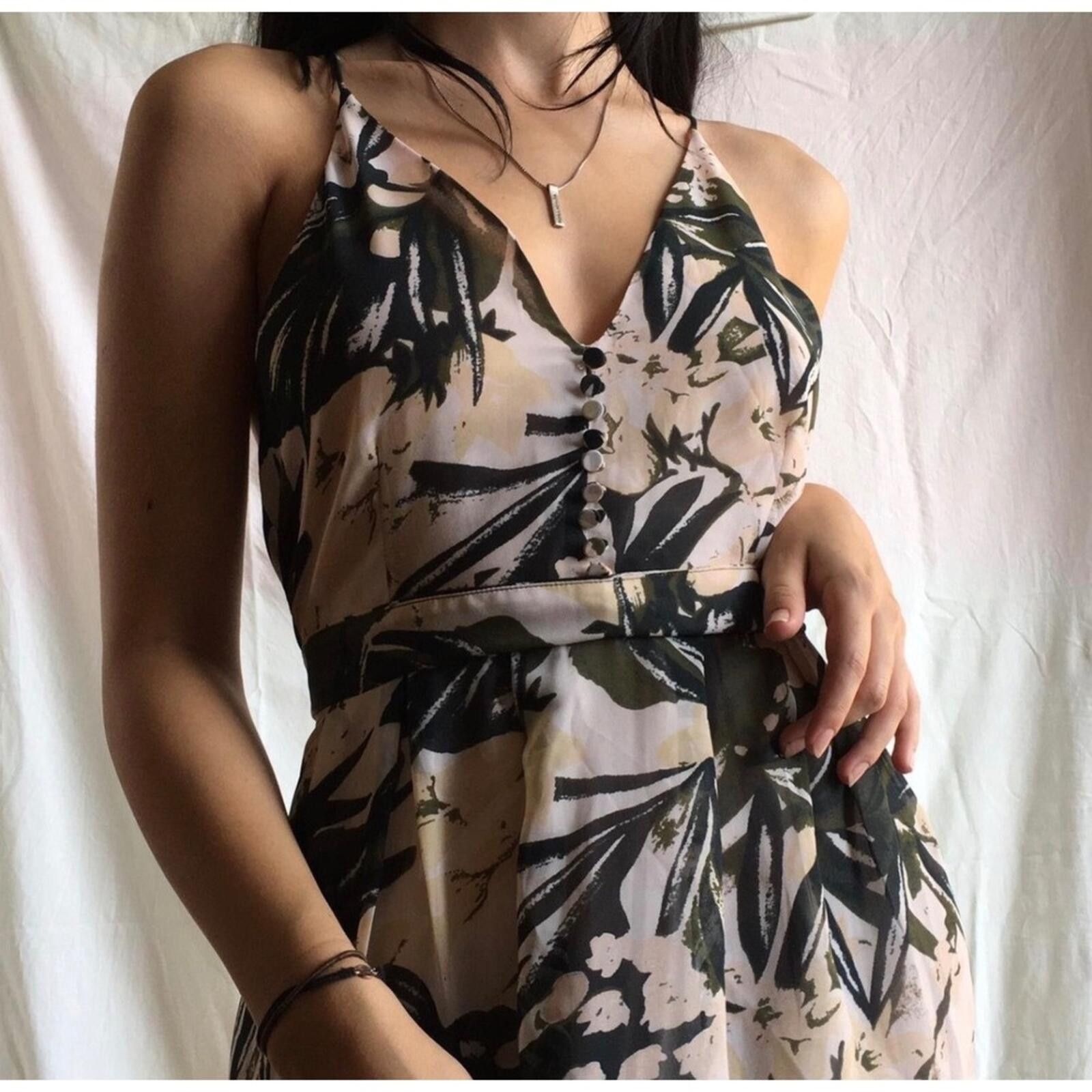 H&M H&M Floral Maxi Dress Green Cream Palm Print V-Neck 4 Size S / US 4 / IT 40 - 1 Thumbnail