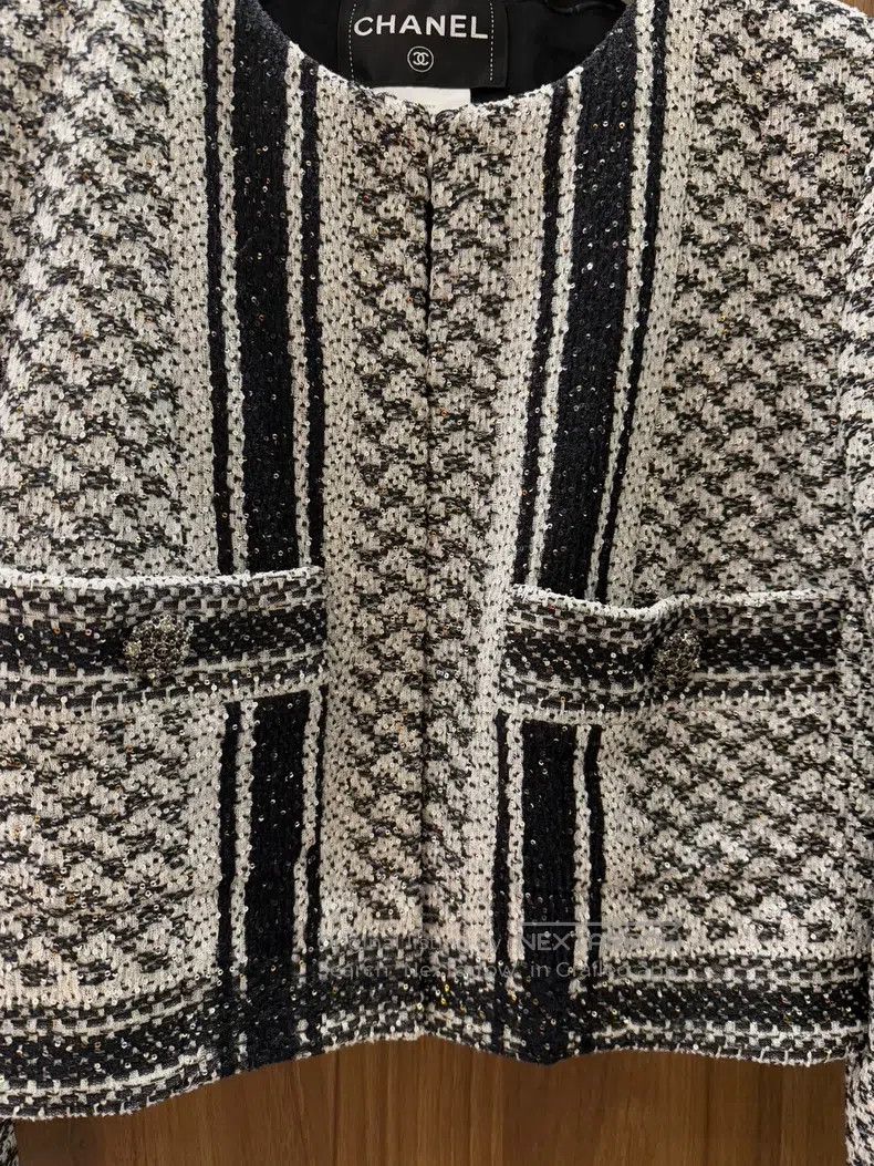 Chanel Chanel Black and white sequined short coat Size S / US 4 / IT 40 - 8 Thumbnail