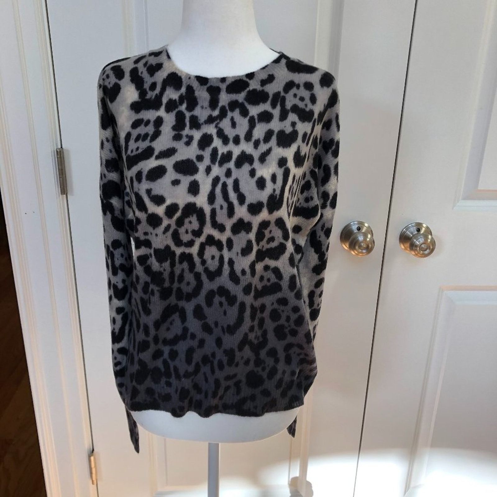 360Cashmere 360 Cashmere Leopard Print Cashmere Sweater Size XS / US 0-2 / IT 36-38 - 3 Thumbnail
