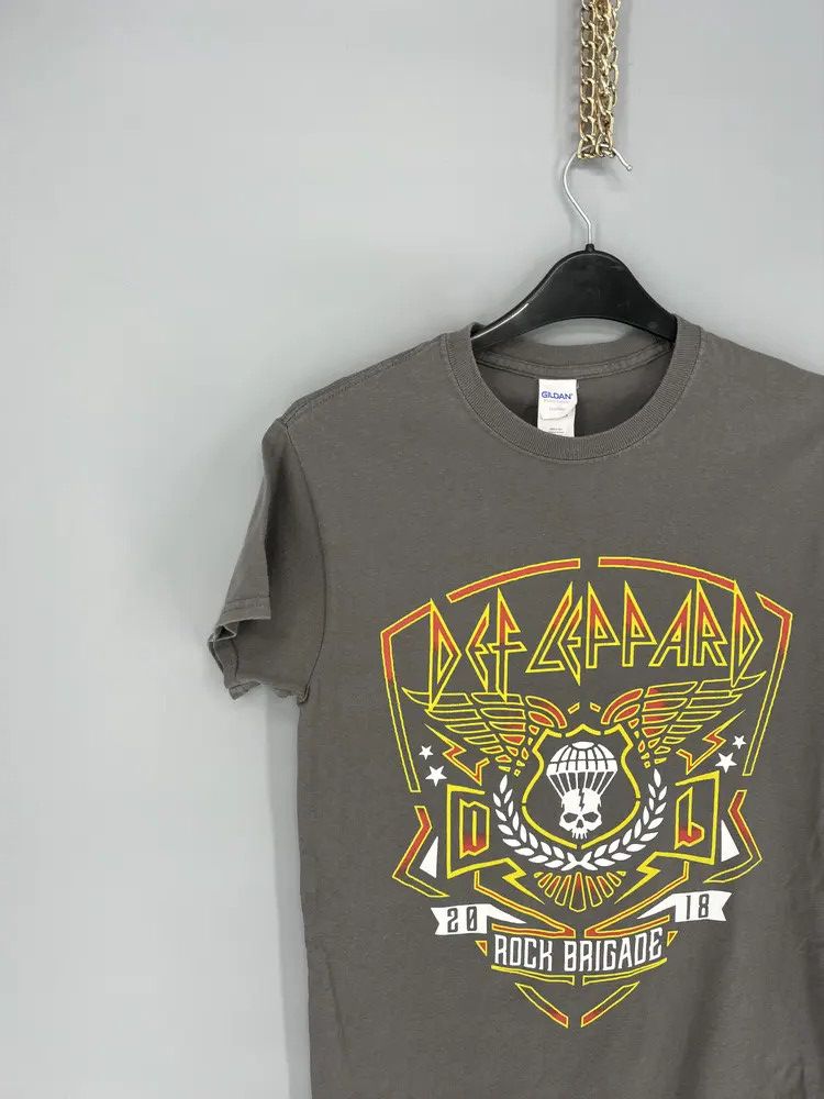 Band Tees Vintage Y2K Def Leppard Tour 2018 Band Tee Size S Size US S / EU 44-46 / 1 - 5 Thumbnail