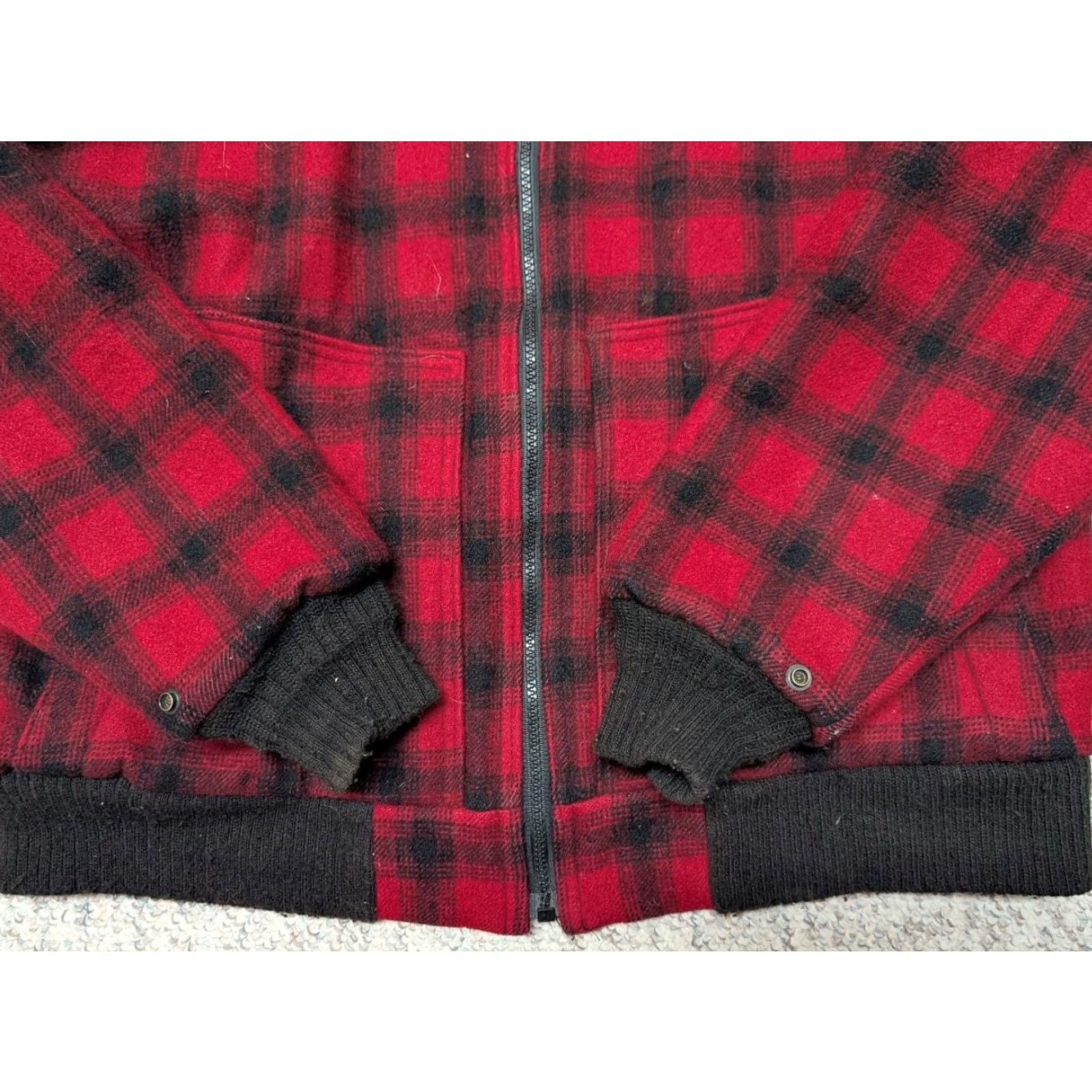 Vintage VINTAGE Woolrich Jacket Mens L Wool Buffalo Plaid Red Wool Bomber Jacket Quilted HUNTING USA Made 44 in Chest 38" Arm 26" Front Length 24.5" Size US L / EU 52-54 / 3 - 6 Thumbnail