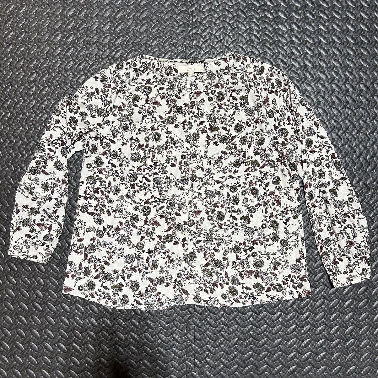 Ann Taylor × Loft Ann Taylor LOFT Petite Blouse Button Up Floral Women’s Large Size L / US 10 / IT 46 - 1 Thumbnail