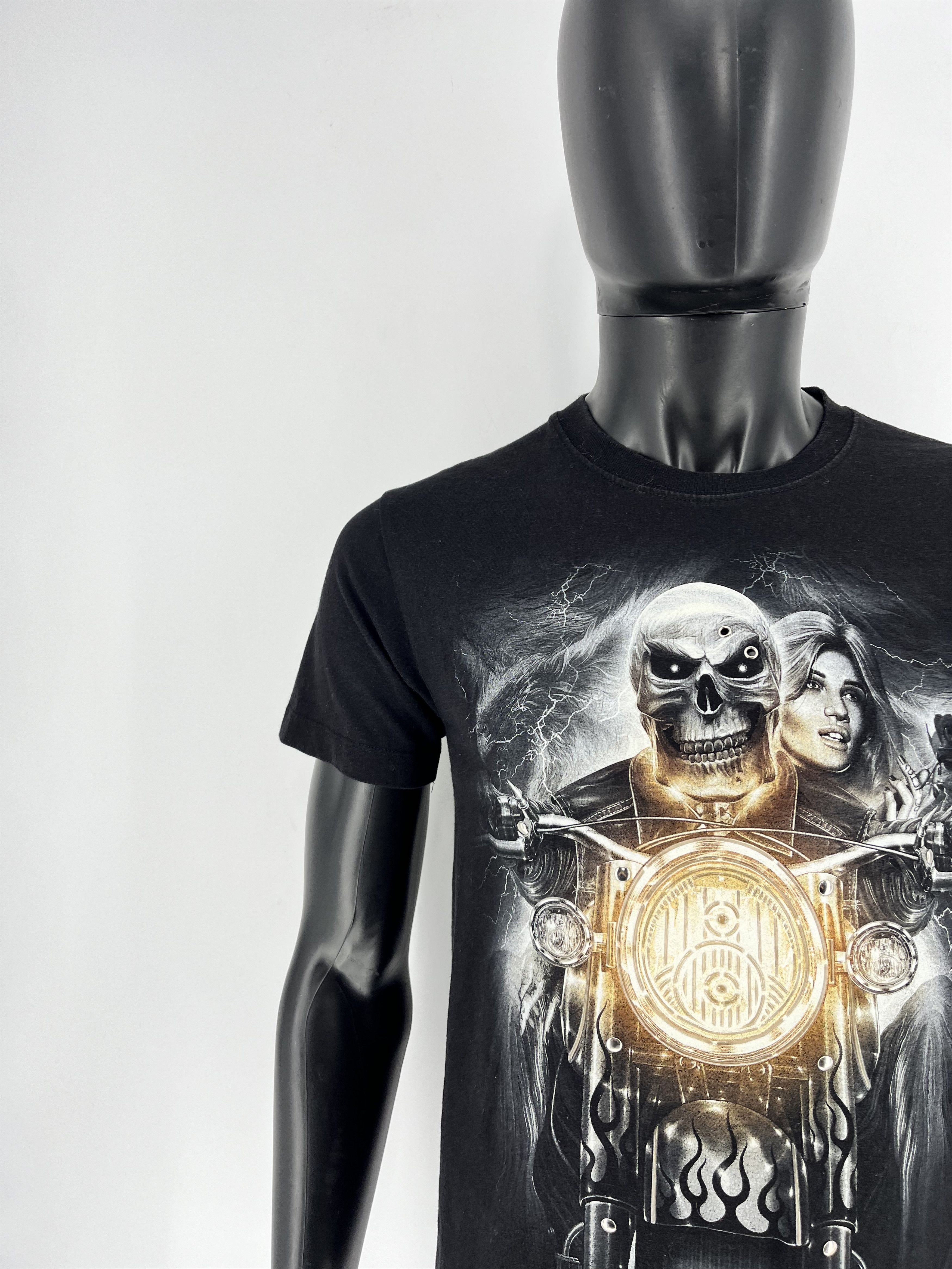 Vintage T-shirt Skeleton and a girl with a girl on a motorcycle Size US S / EU 44-46 / 1 - 7 Thumbnail