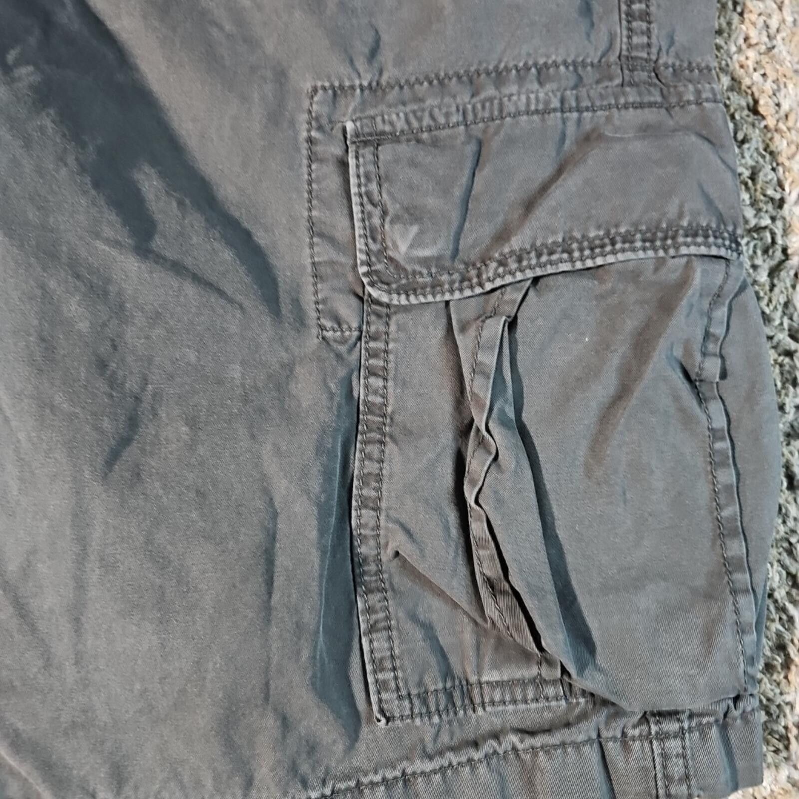 Gap GAP 29 Gray Cargo Shorts Size US 29 - 2 Thumbnail