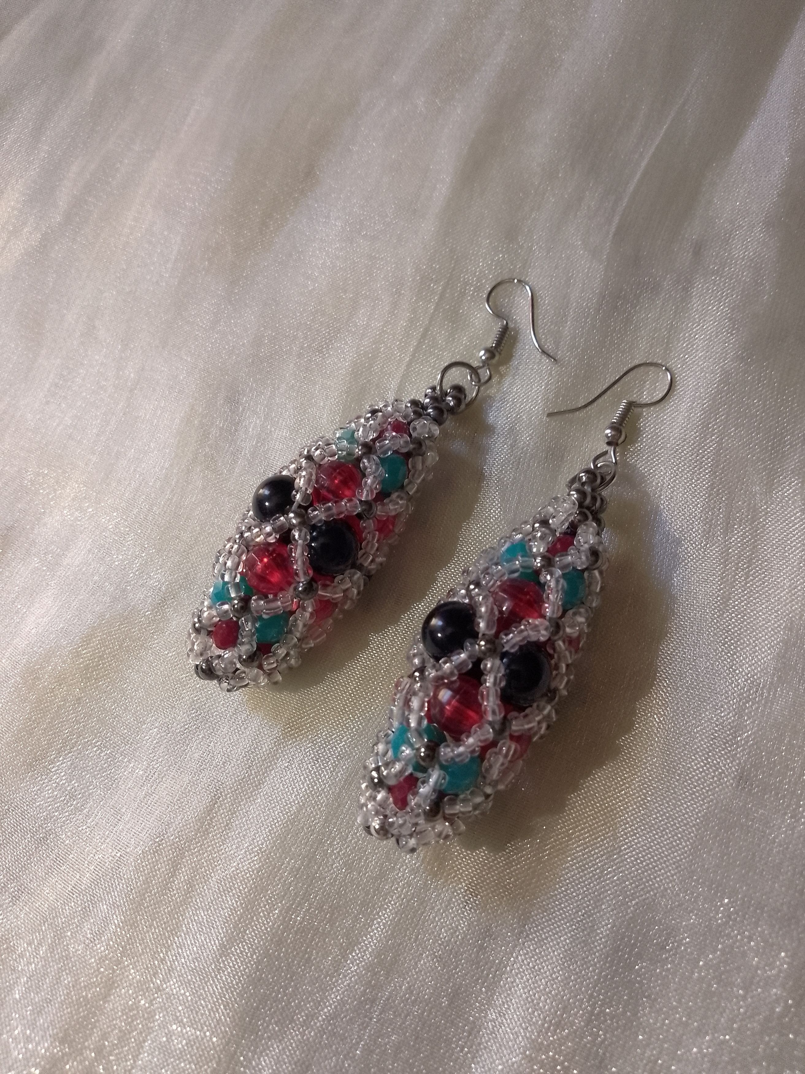 Handmade Earrings Vintage Pearls Black Red Elegant/Alternative Size ONE SIZE - 3 Thumbnail