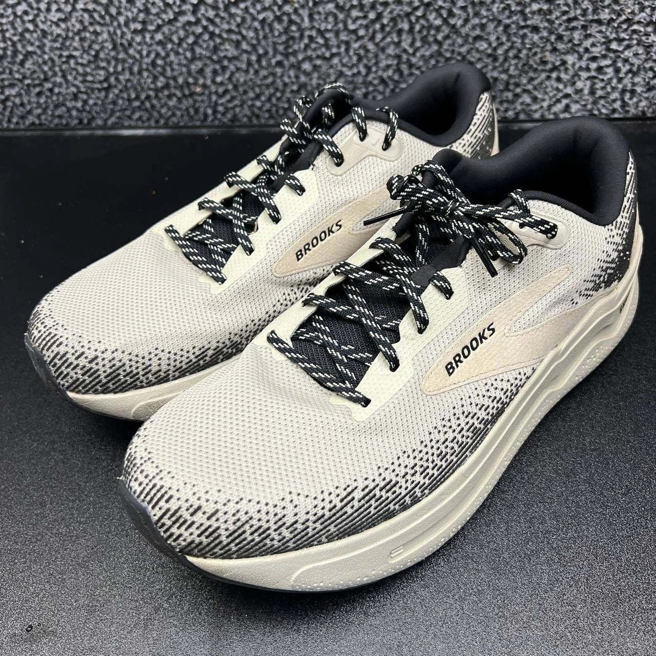 Brooks Brooks Ghost 2 Sneakers 11.5 Pelican Running 1104311D-092 Size US 11.5 / EU 44-45 - 1 Thumbnail