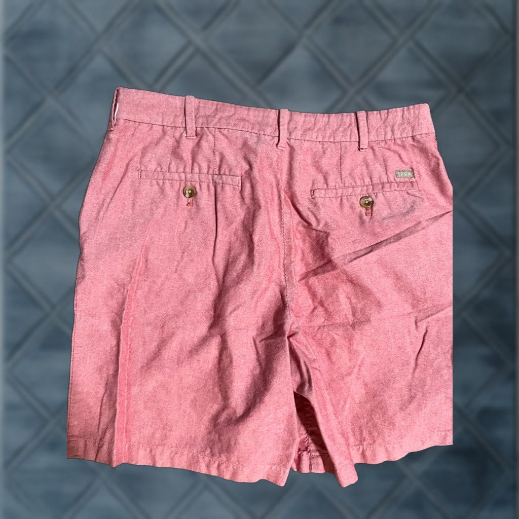 Izod VINTAGE IZOD Chinos Shorts Men 34 Red/Pink Chambray 9" Inseam Golf Lightweight Logo Classic Style - Men Size US 34 / EU 50 - 1 Thumbnail