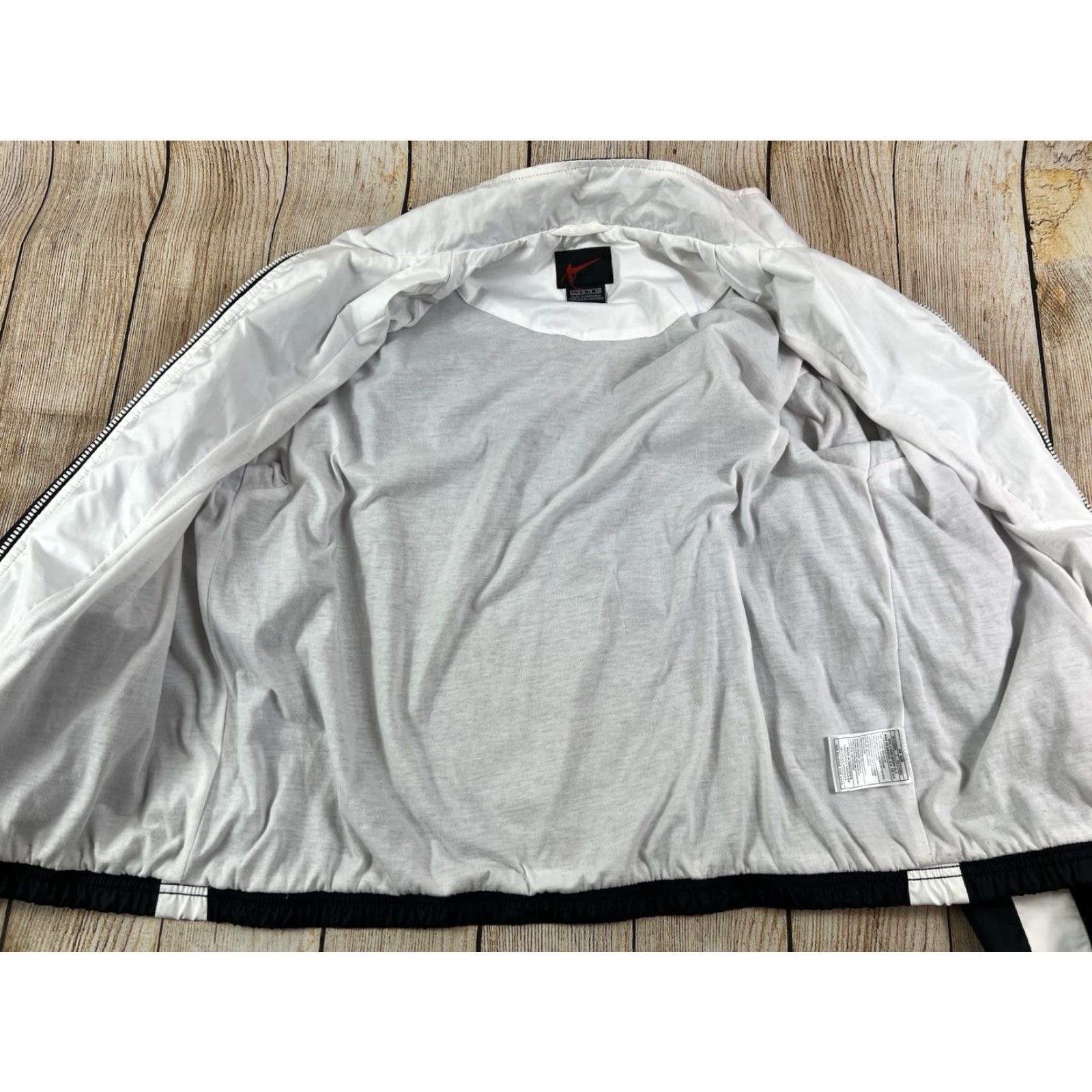 Nike VINTAGE Nike Windbreaker Jacket XL Women Black 90s Full Zip Size XL / US 12-14 / IT 48-50 - 6 Thumbnail