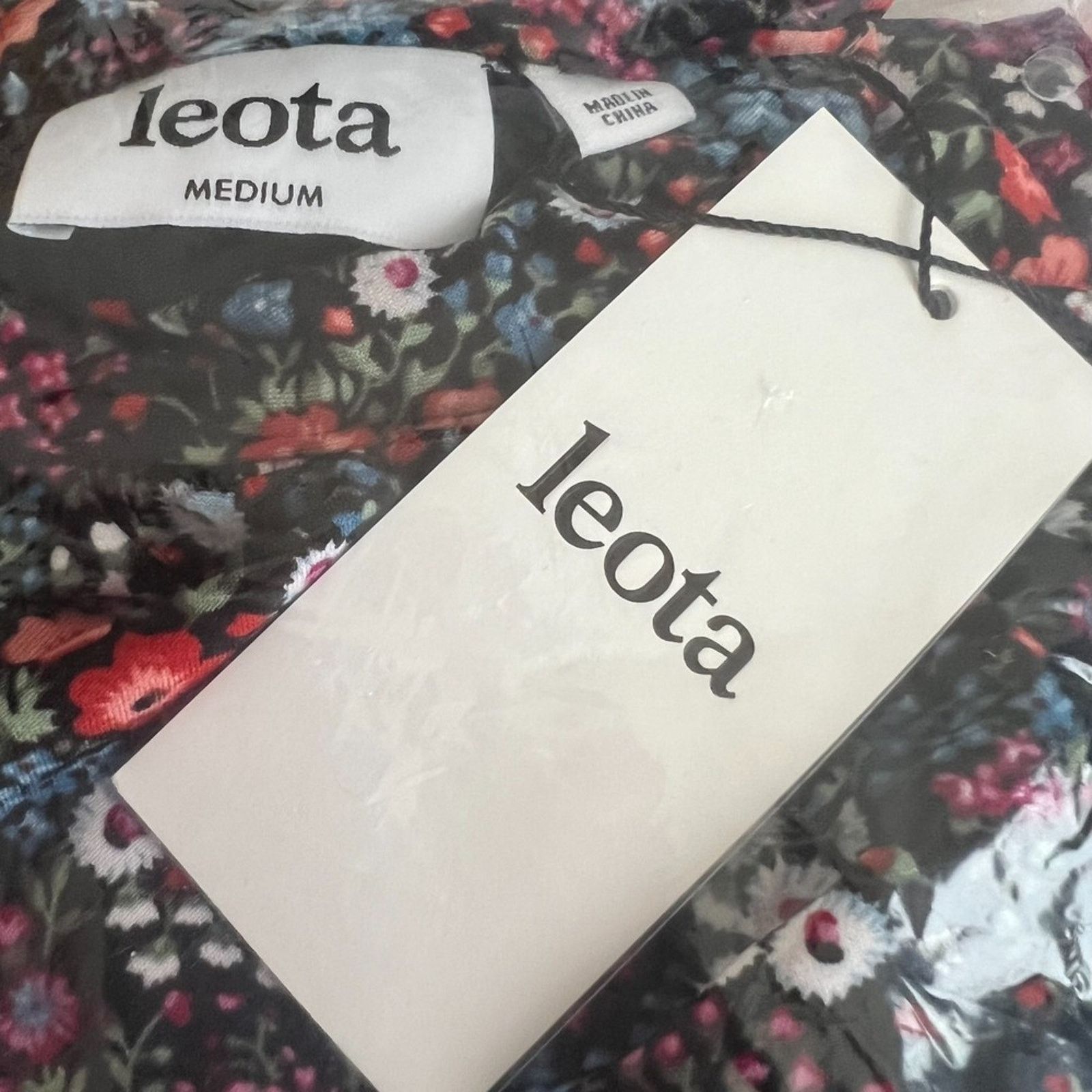 Other Leota Skyler Cropped in Confetti Floral Purple Jumpsuit, M Size 30" / US 8 / IT 44 - 3 Thumbnail