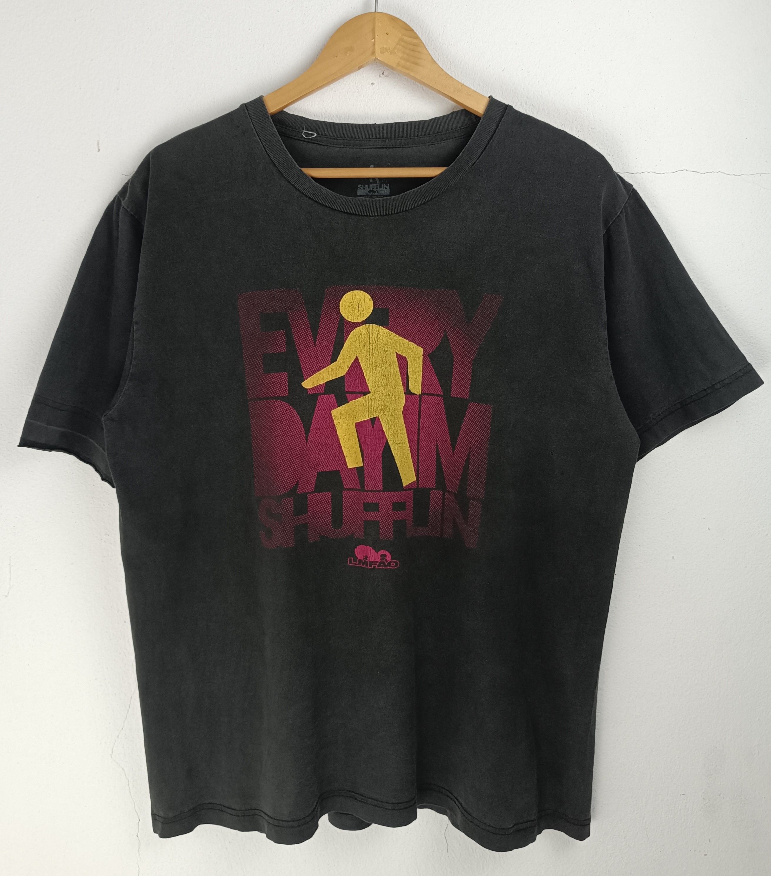 Band Tees THRASHED FADED VINTAGE Y2K LMFAO EVERYDAY IM SHUFFLIN GUETTA Size US L / EU 52-54 / 3 - 3 Thumbnail