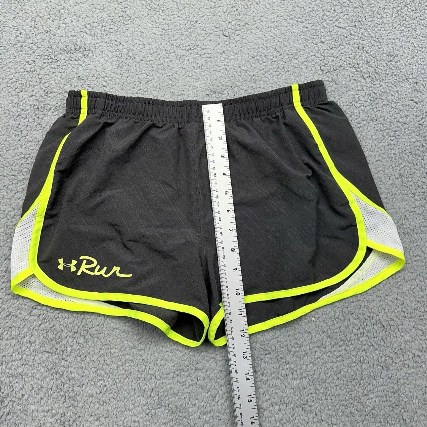 Under Armour VINTAGE Under Armour RUN Womens Size Medium HeatGear Loose Black Running Shorts Lined Size 32" / US 10 / IT 46 - 4 Thumbnail