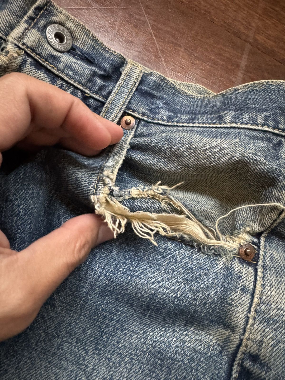 Levi's VINTAGE LEVI'S 702-XX BIG E DISTRESSED SELVEDGE JEANS Size US 31 - 11 Thumbnail