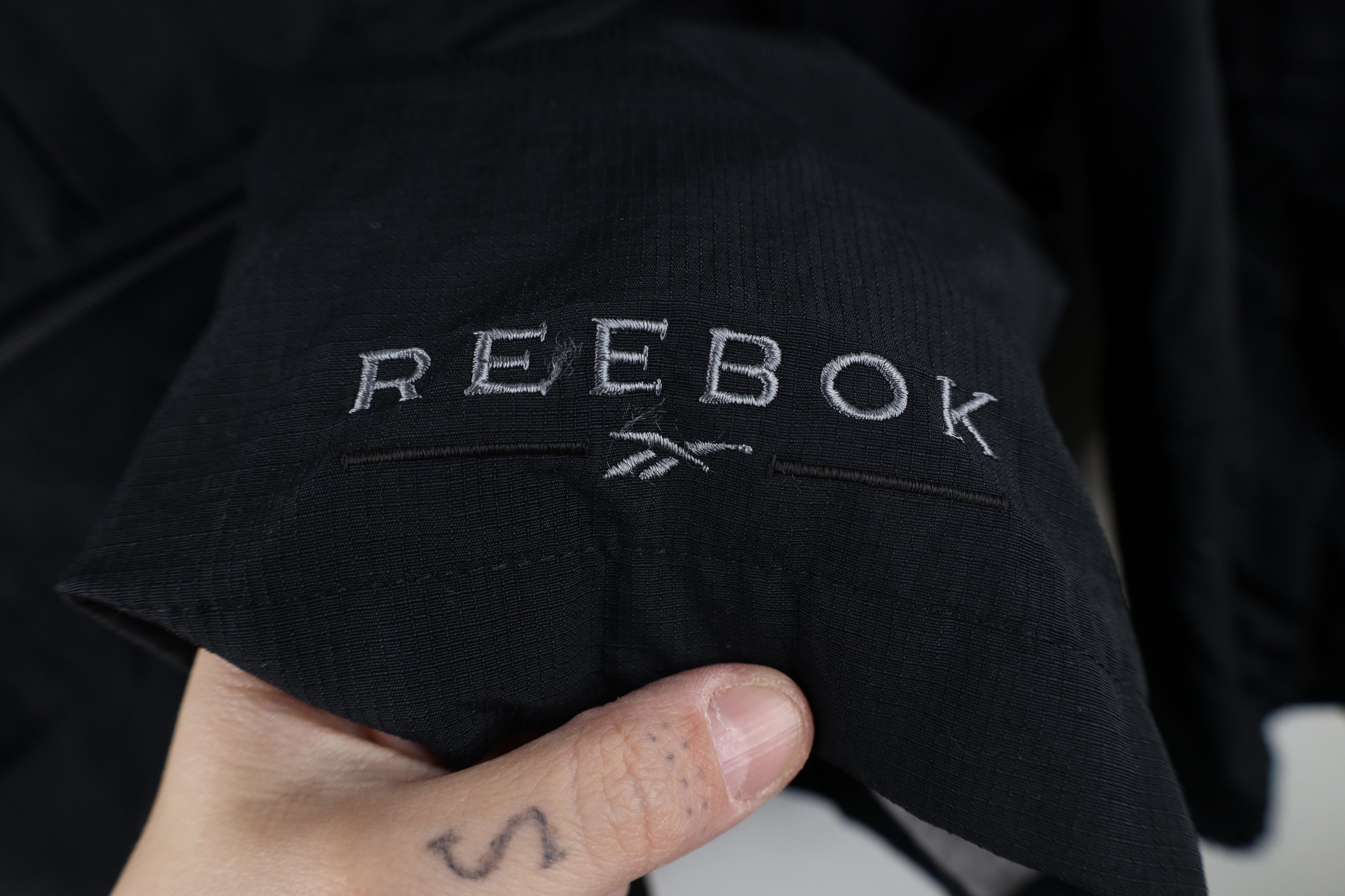 Reebok Vintage 90s Reebok Packable Pullover Windbreaker Jacket Size US XL / EU 56 / 4 - 4 Thumbnail