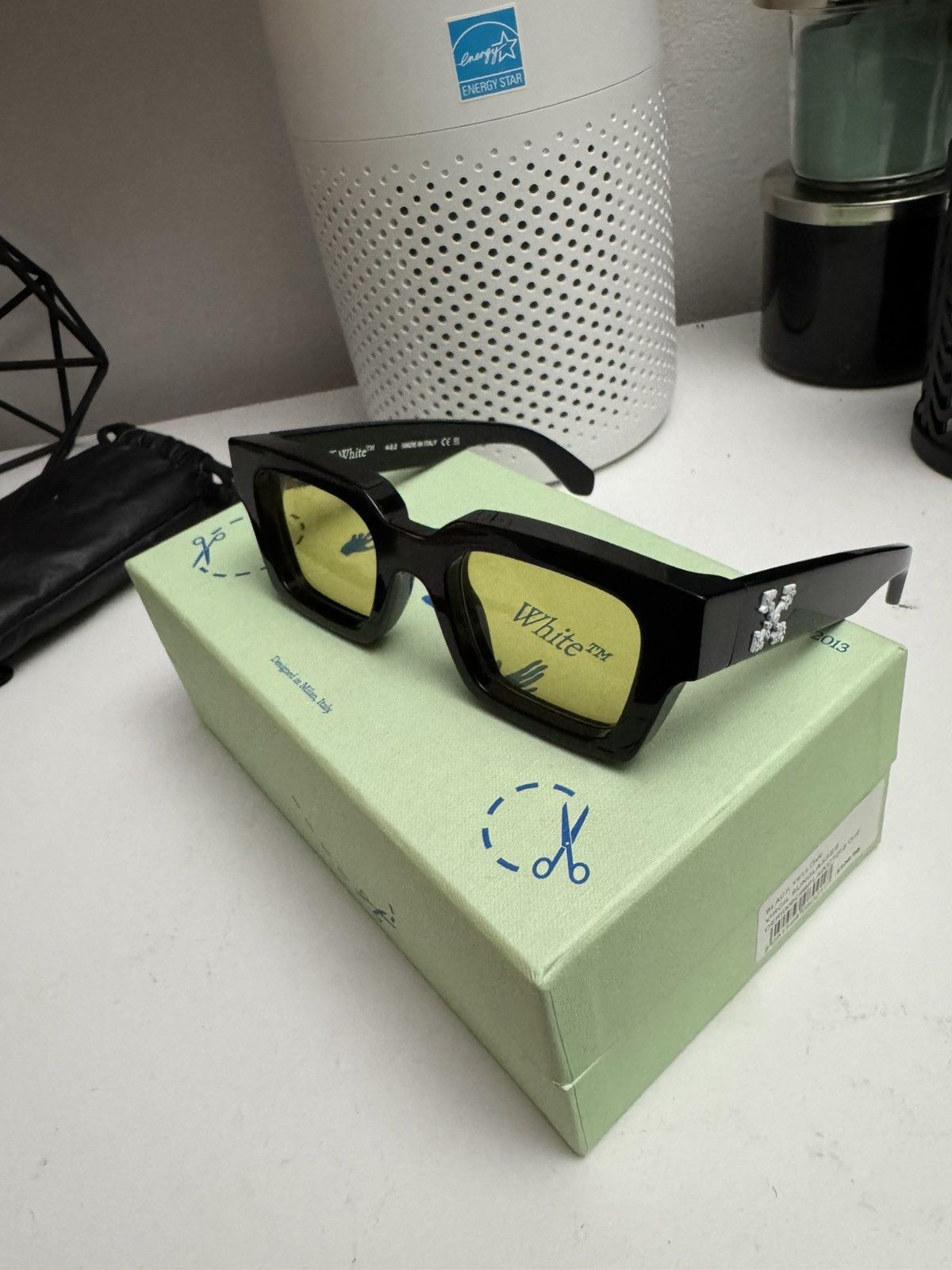 Off-White OFF WHITE Virgil Sunglasses Black frame with  display picture 2