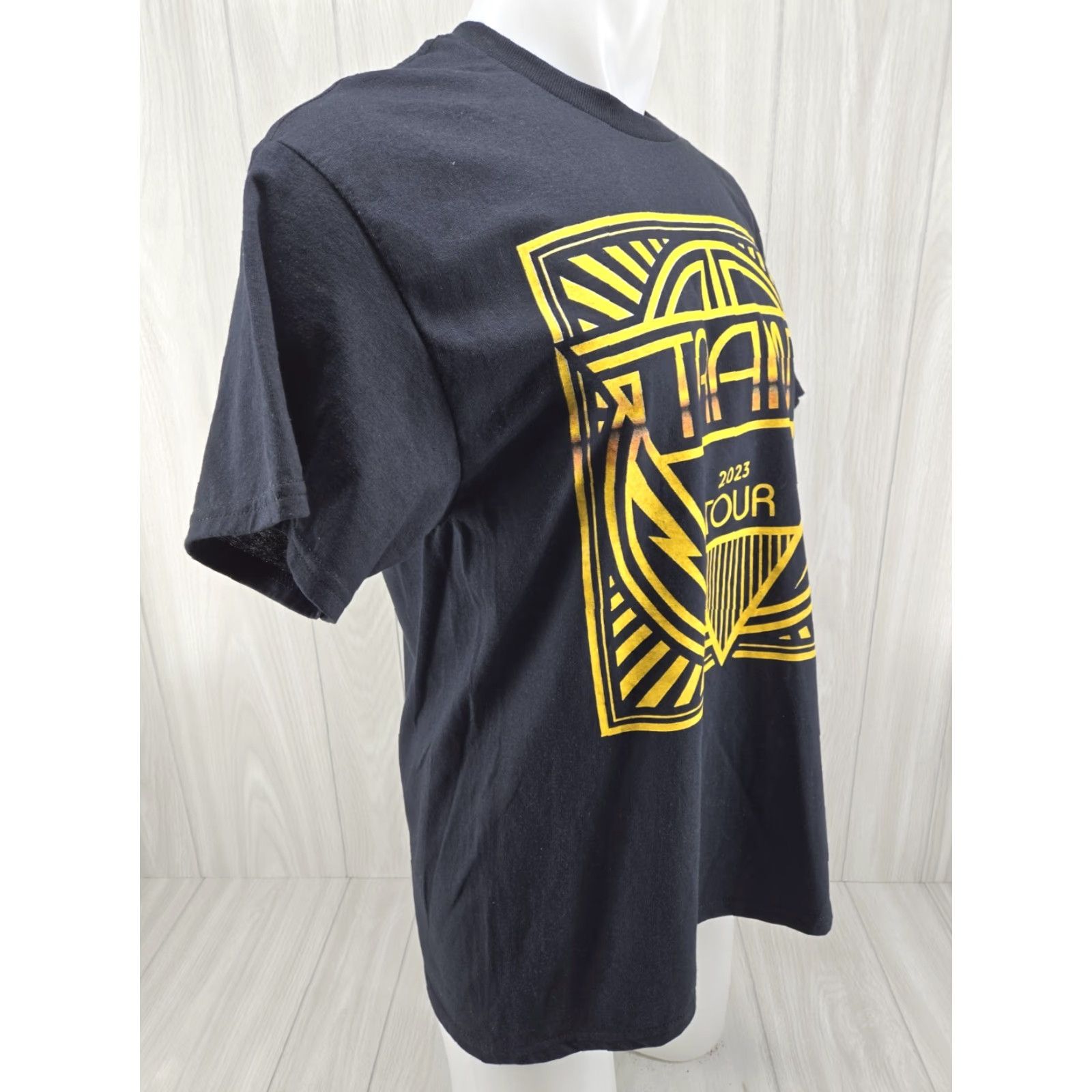 Gildan VINTAGE Train 2023 Tour Gildan Short Sleeve Shirt Black Yellow Mens L Hole Shirt Band 90s Womens? Size US L / EU 52-54 / 3 - 6 Thumbnail