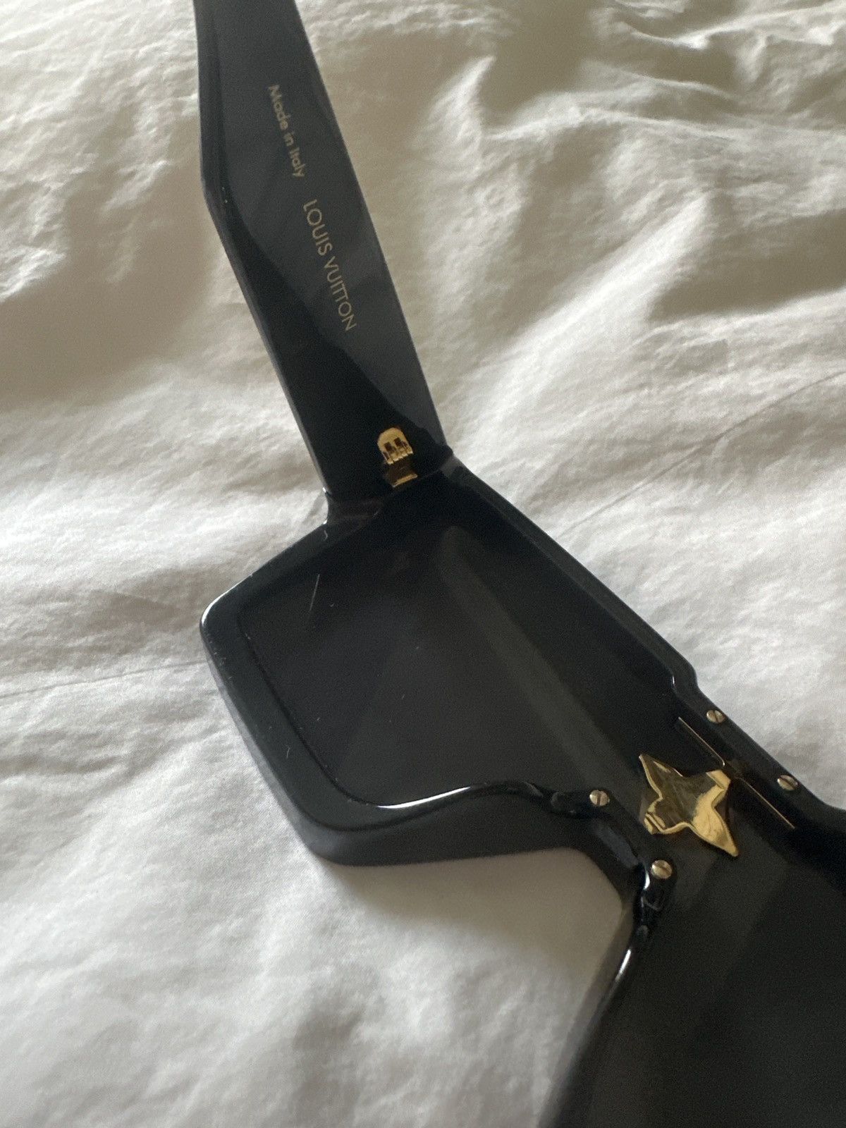 Louis Vuitton LOUIS VUITTON CYCLONE SUNGLASSES Size ONE SIZE - 7 Thumbnail