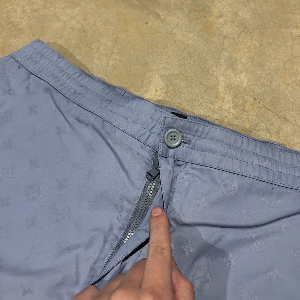 Designer × Louis Vuitton Louis Vuitton Monogram LV Print Nylon Baby Blue Shorts Size US 33 - 5 Thumbnail