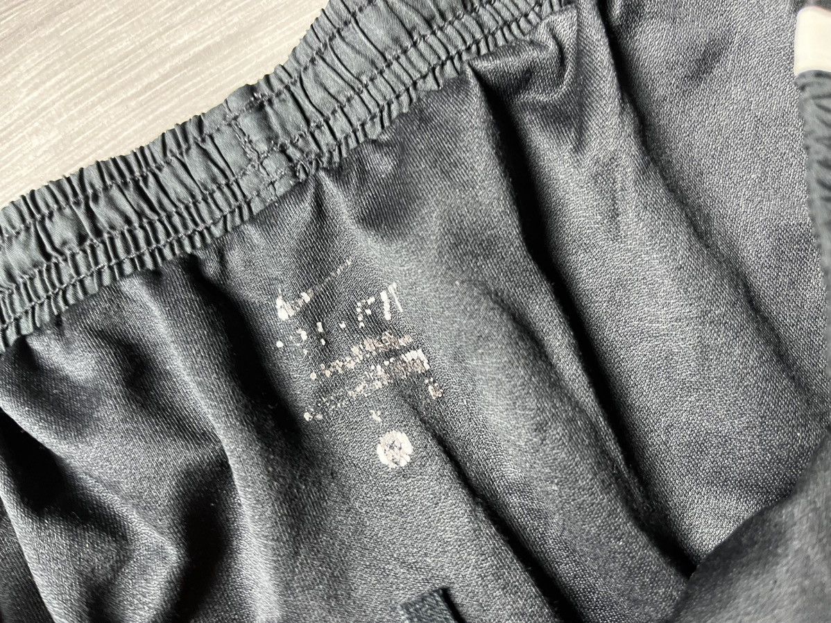 Nike Nike running shorts swoosh size Medium Size US 32 / EU 48 - 3 Thumbnail