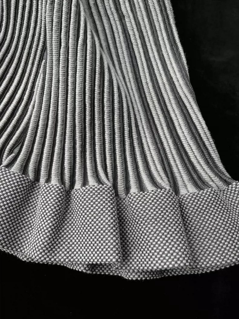 Issey Miyake Issey Miyake size:2 A grey main line skirt Size 31" - 3 Thumbnail