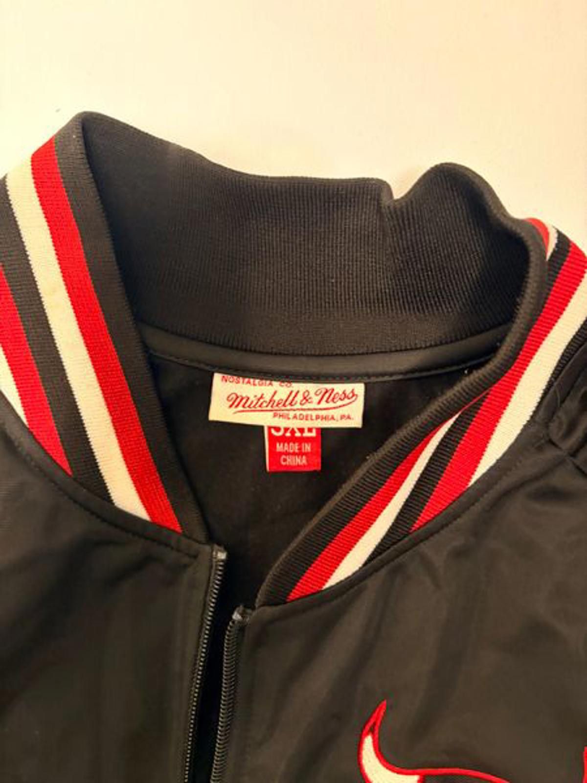 Mitchell & Ness Mitchell & Ness Chicago Bulls Varsity Jacket (Size 3XL) Size US XXL / EU 58 / 5 - 2 Thumbnail