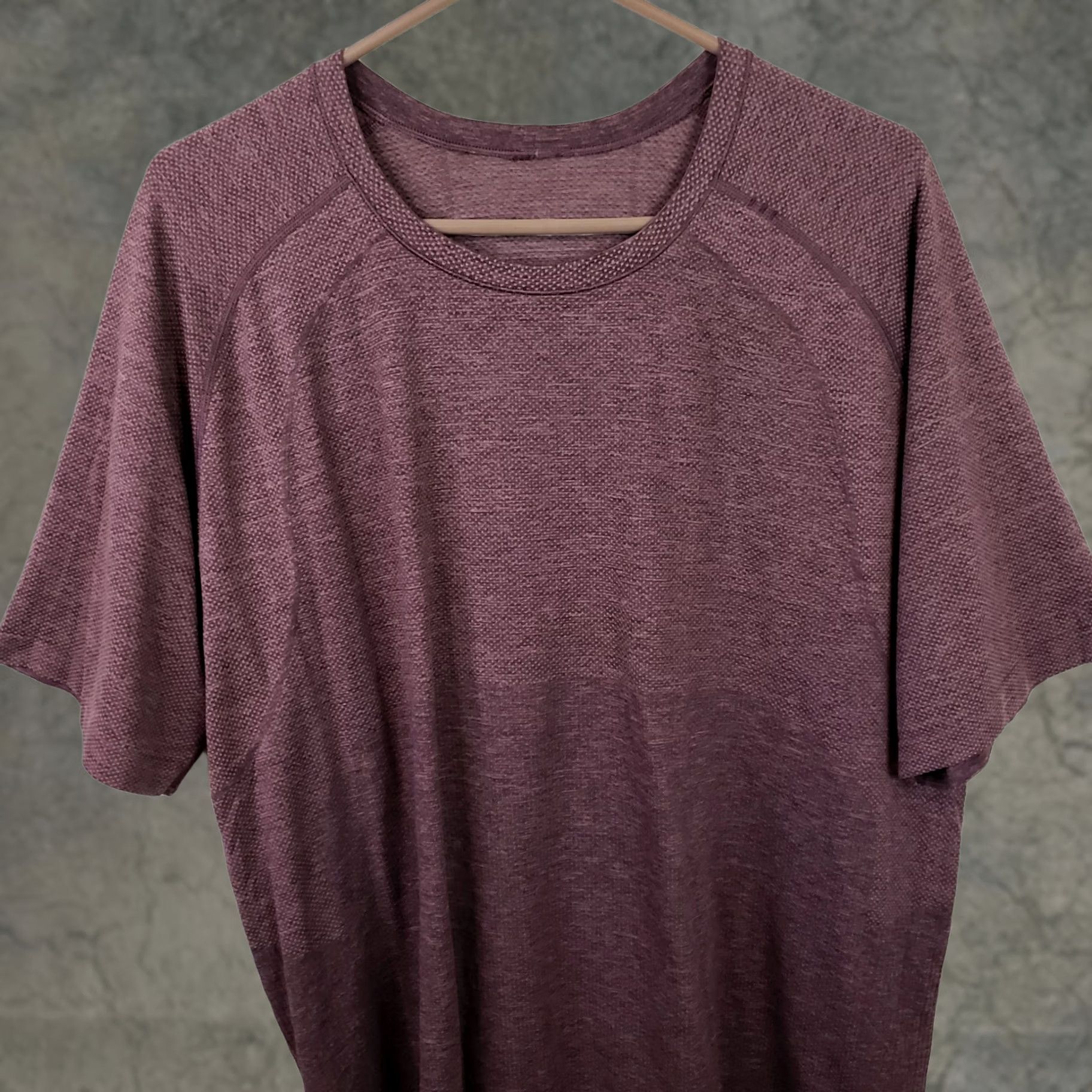 Lululemon Lululemon Men T-Shirt Burgundy Short Sleeve Crew Neck 2XL Athletic Fit 47 in Chest Breathing Lightweight Stretch Packable Cotton Lyocell Lycra Size US 39 - 1 Thumbnail