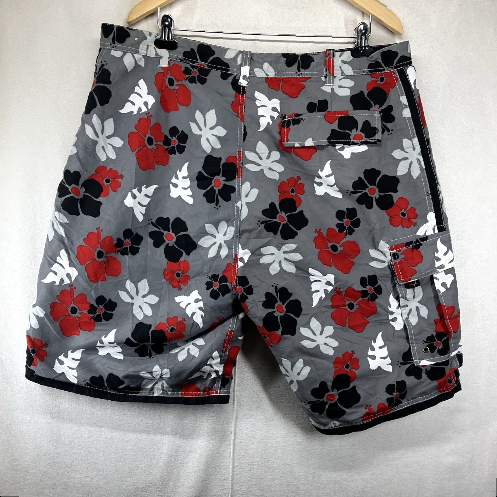 Vintage VINTAGE Urban Pipeline Reversible Board Shorts Mens 40 Zip Cargo Black Grey Red Floral Size US 40 / EU 56 - 3 Thumbnail