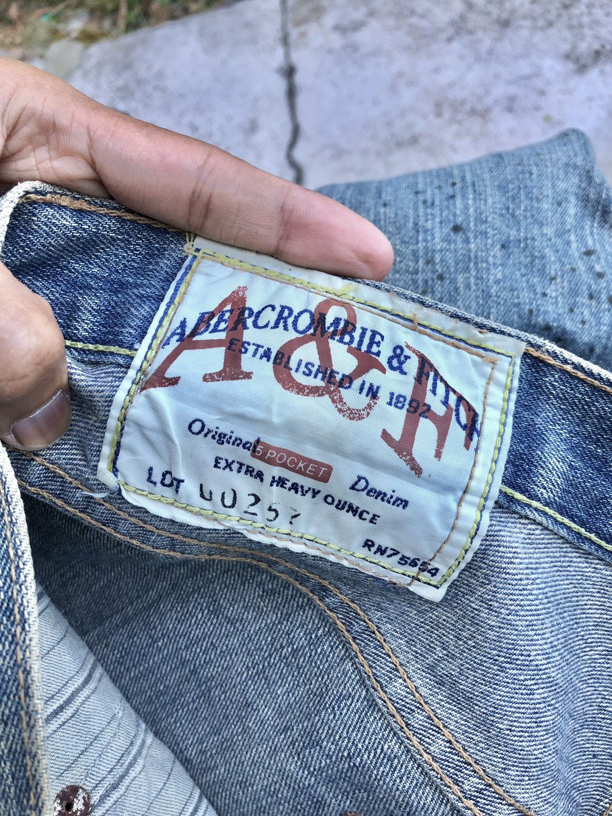 Abercrombie & Fitch PAINTED DISTRESSED DENIM BY ABERCROMBIE Size US 35 - 9 Thumbnail