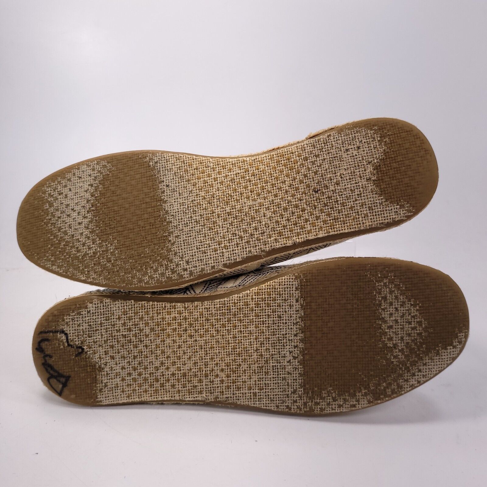 Toms Toms Casual Round Toe Ballet Flat Women Size 6.5 Beige White Size US 6.5 / IT 36.5 - 7 Thumbnail