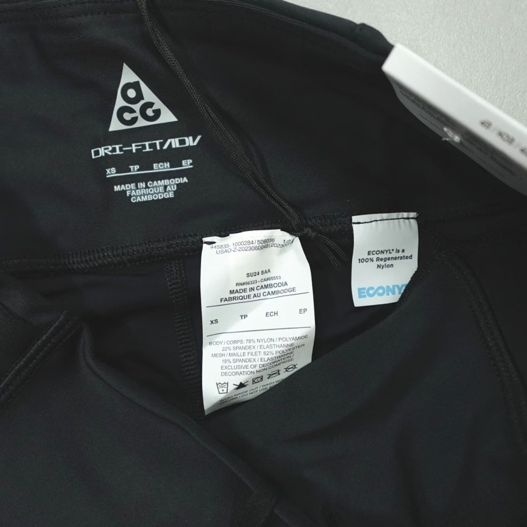 Nike Nike ACG White Rapids Dri-FIT Mid 7" Biker Shorts Women's XS Black Size 26" / US 2 / IT 38 - 3 Thumbnail