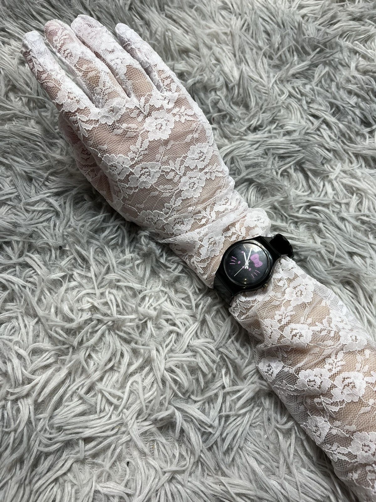 Japanese Brand Hello Kitty Black Quartz Watch – Cute & Minimalist Size ONE SIZE - 4 Thumbnail