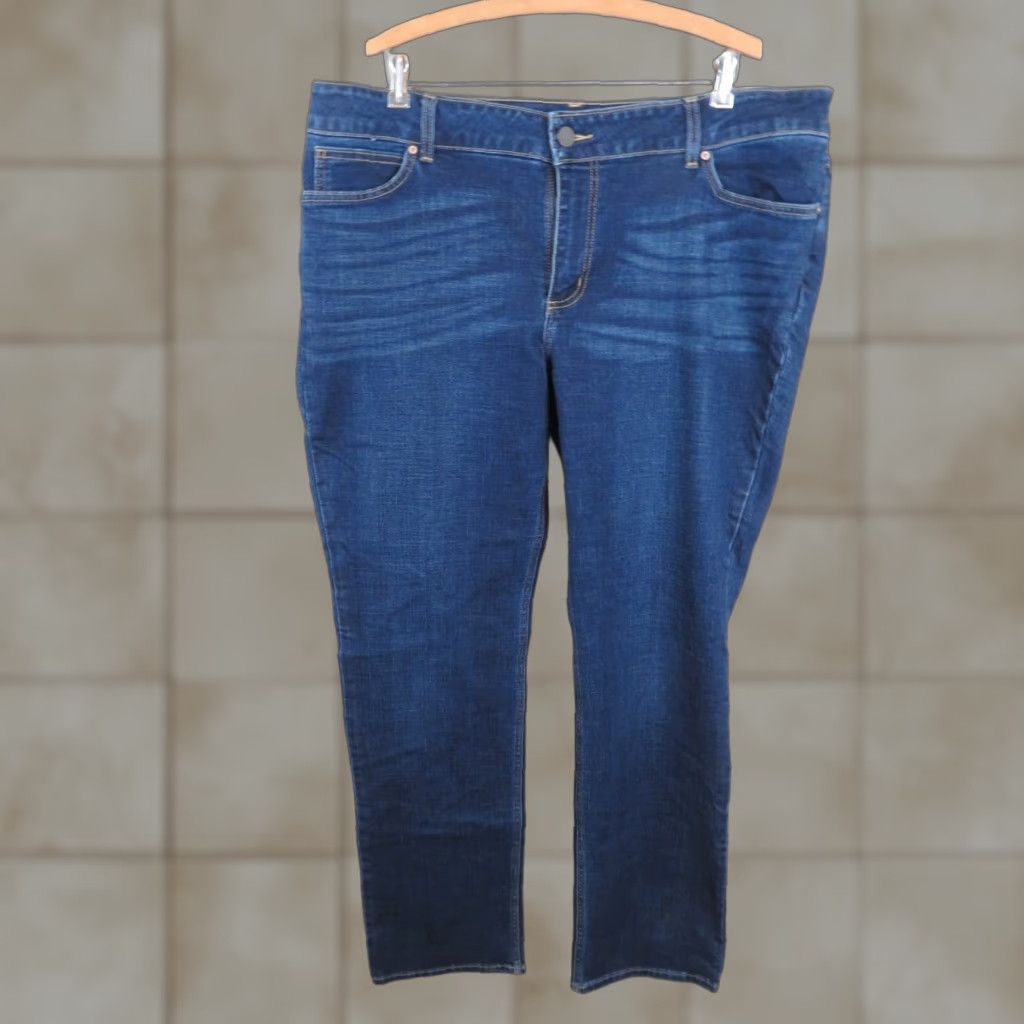 Wrangler NWT Wrangler Jeans Women Straight Leg 19X34 Blue Denim Pants NWT Wrangler Jeans Women Straight Leg 19X34 Blue denim pants Size 40" / US 18 - 1 Thumbnail