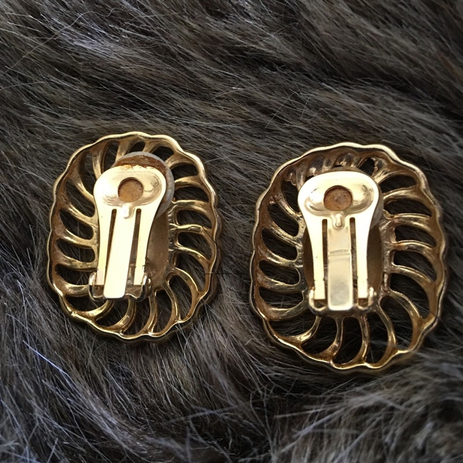 Vintage Vintage gold tone swirl blue enamel clip earrings Size ONE SIZE - 4 Thumbnail