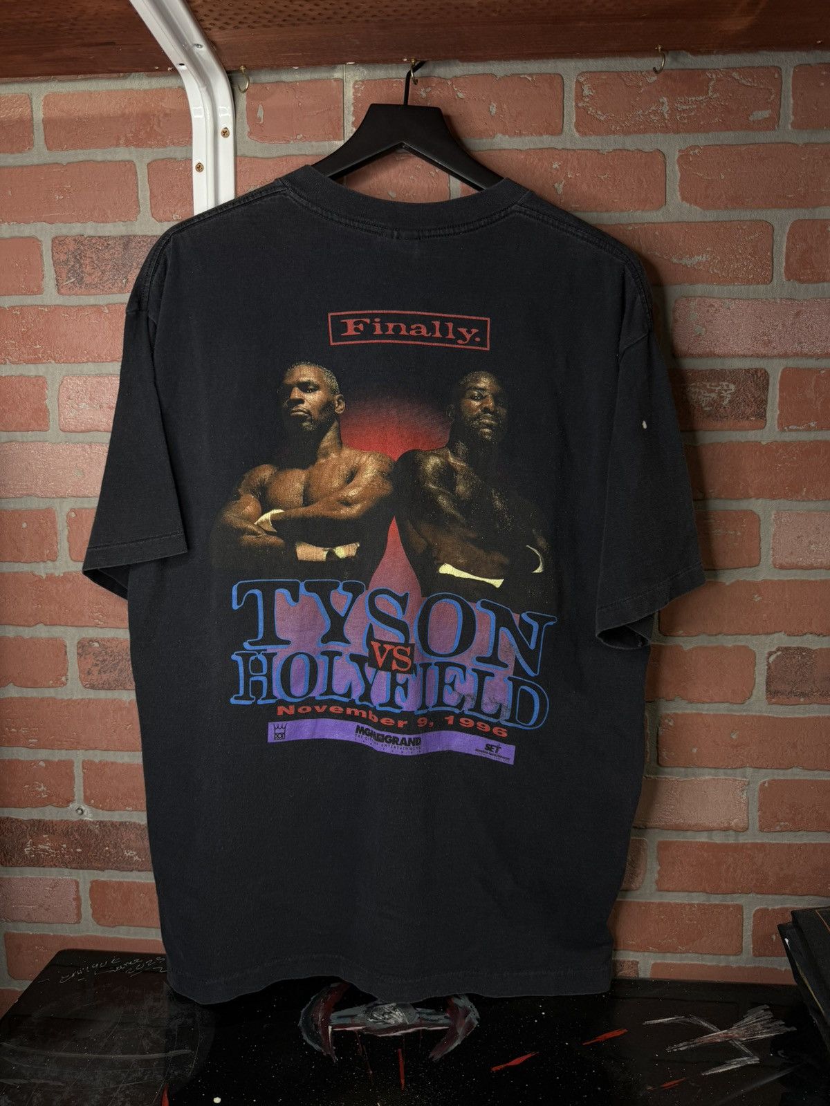 Vintage Vintage 1996 Mike Tyson Holyfield Boxing T-Shirt Vtg MGM XL Size US XL / EU 56 / 4 - 1 Thumbnail